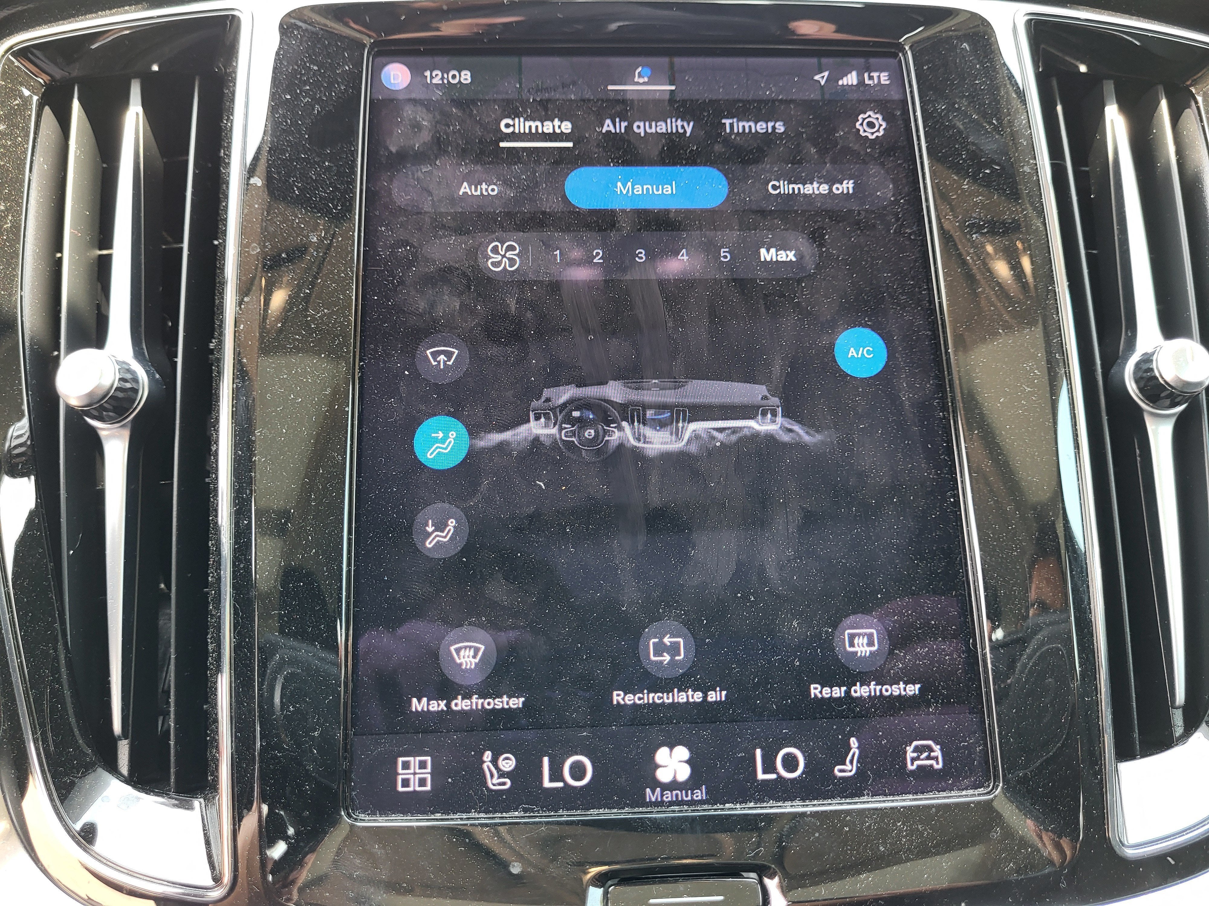 2024 Volvo S60 Recharge Plug-In Hybrid T8 Plus Dark Theme