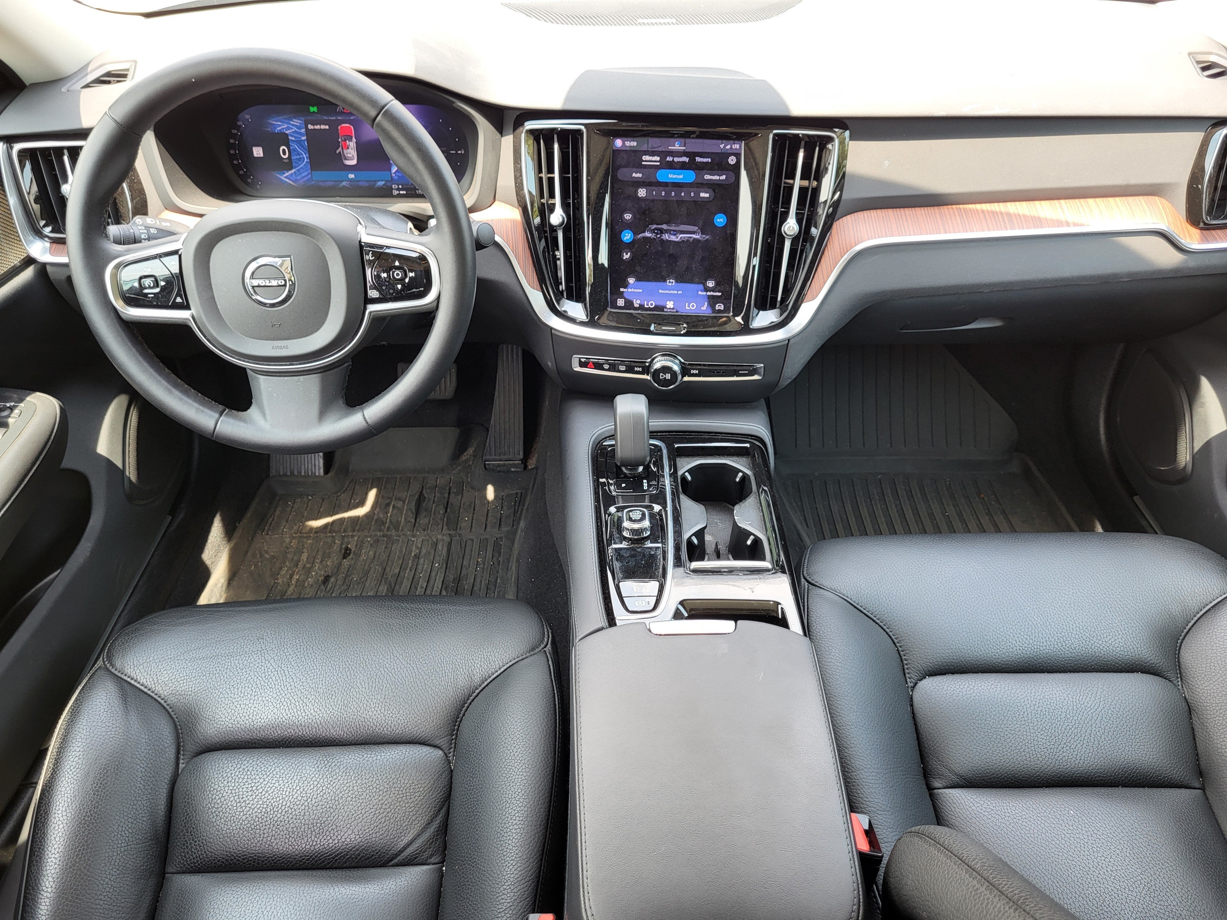 2024 Volvo S60 Recharge Plug-In Hybrid T8 Plus Dark Theme