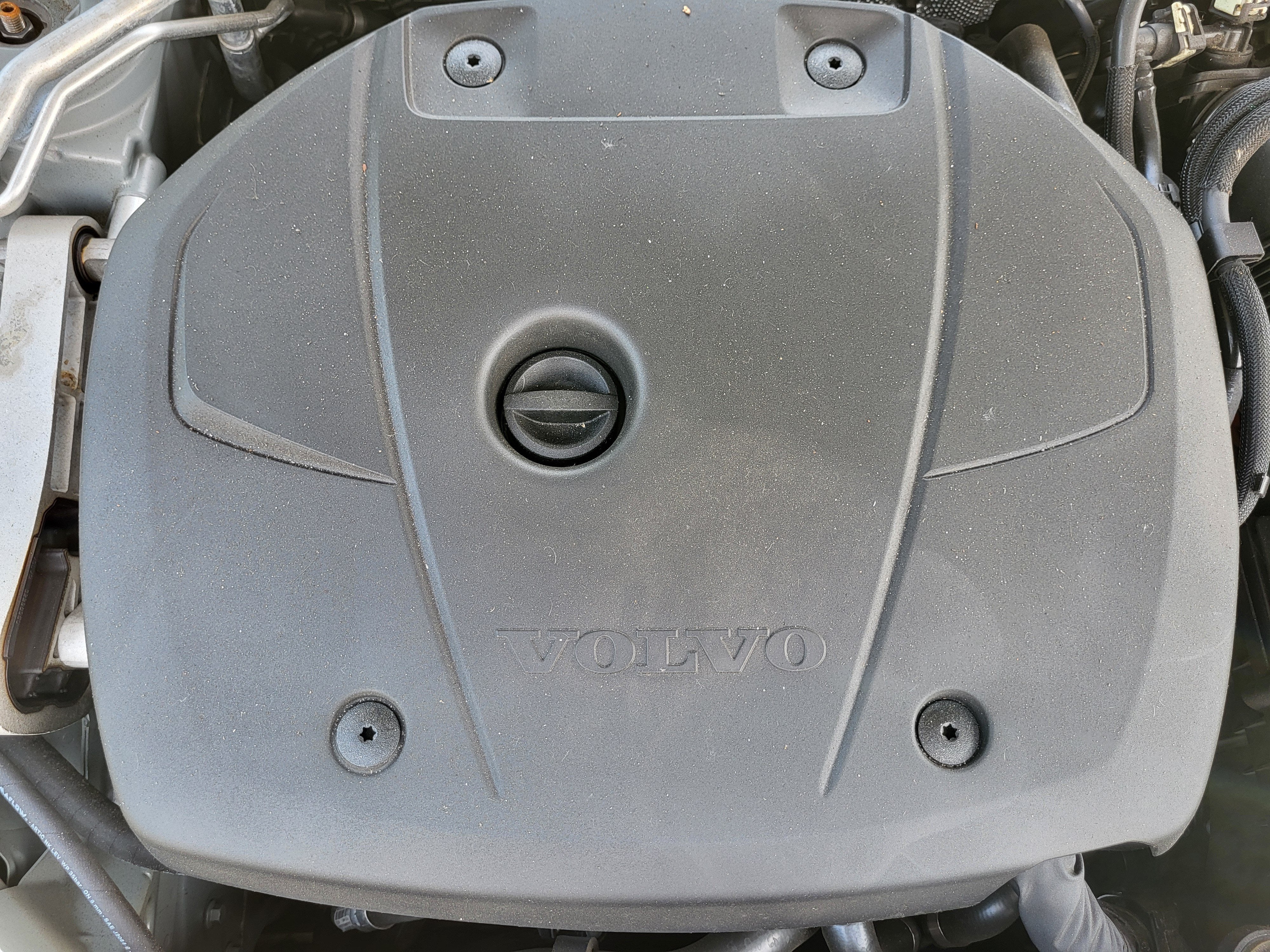 2024 Volvo S60 Recharge Plug-In Hybrid T8 Plus Dark Theme