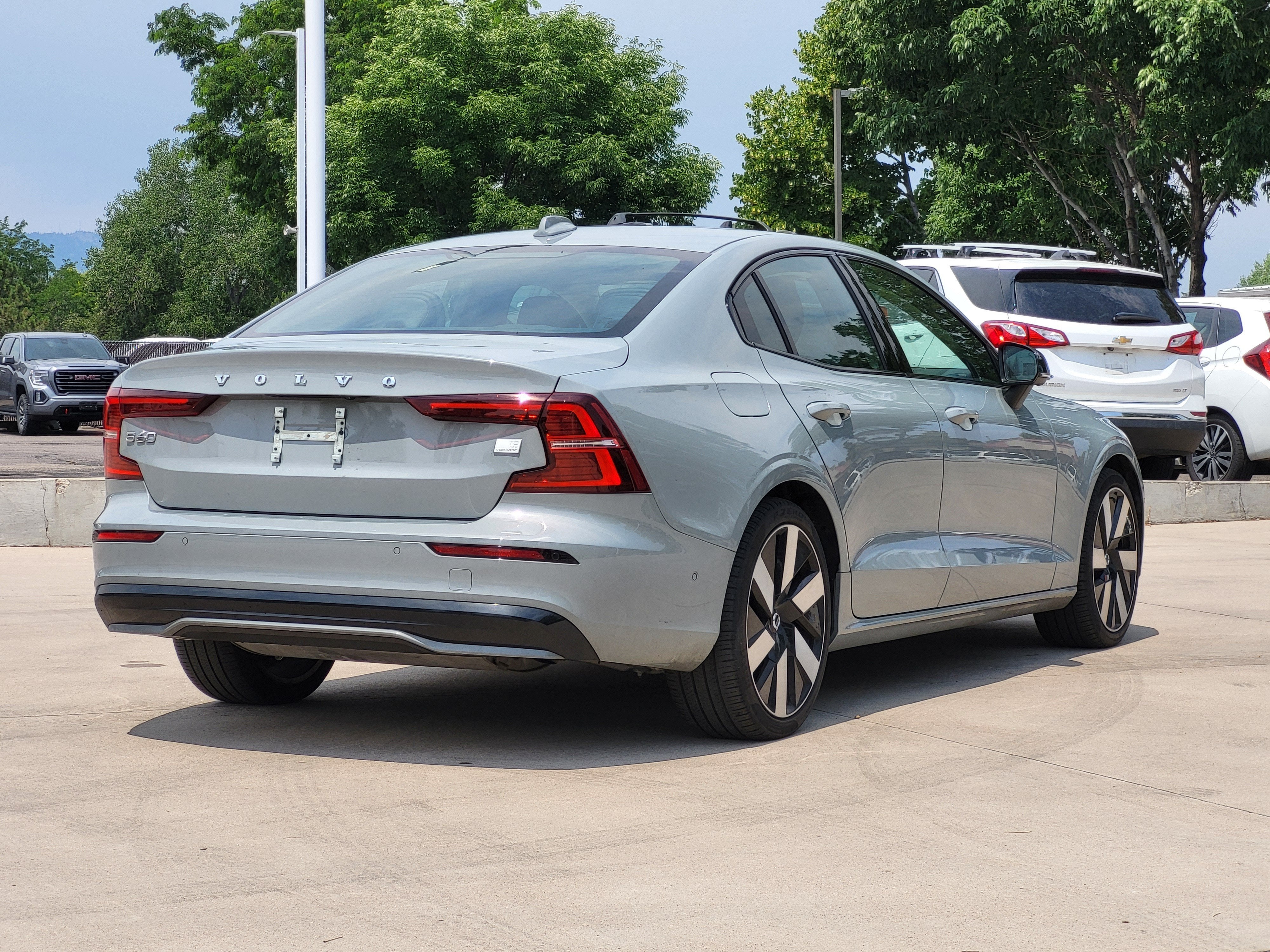 2024 Volvo S60 Recharge Plug-In Hybrid T8 Plus Dark Theme