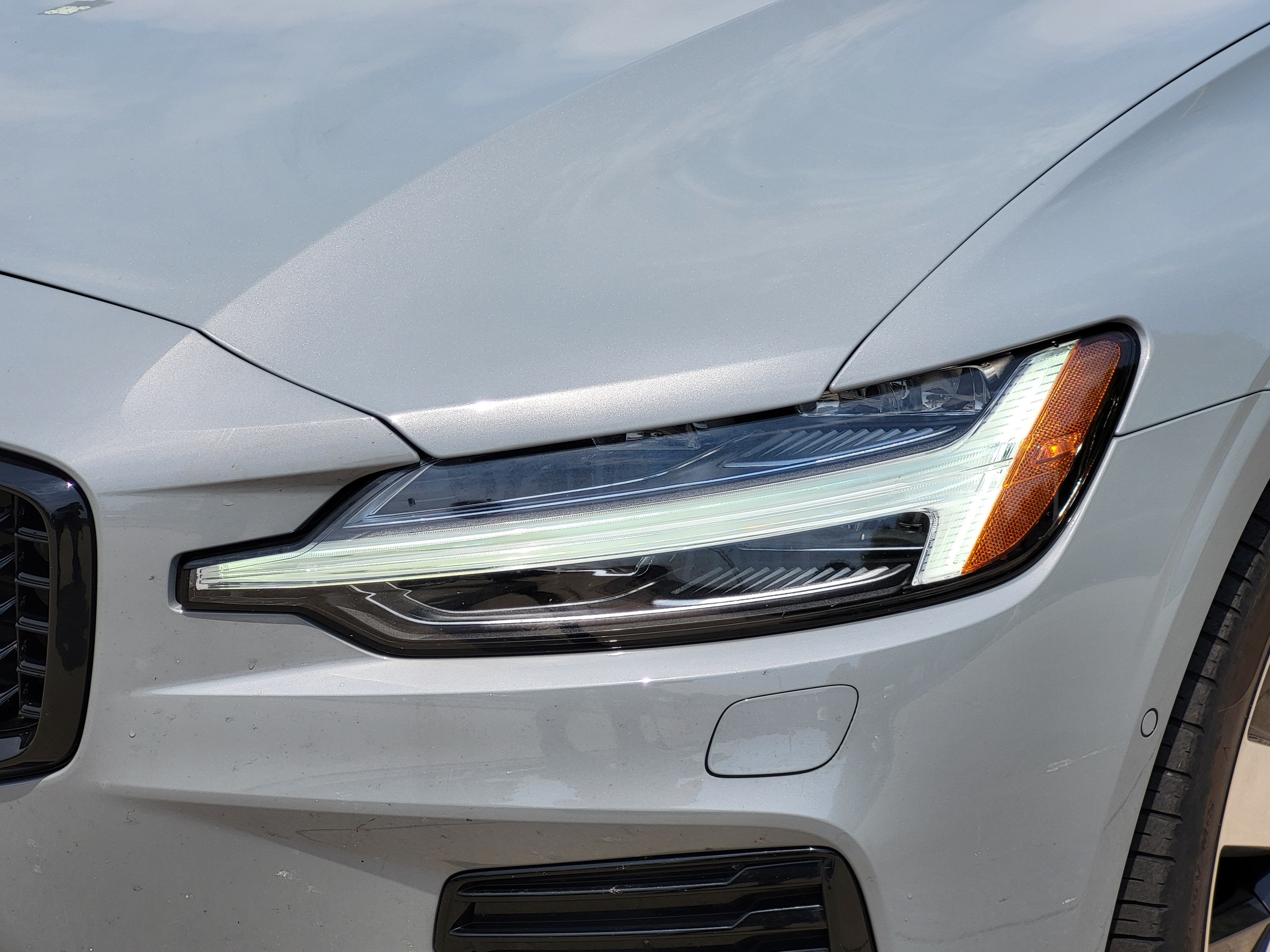 2024 Volvo S60 Recharge Plug-In Hybrid T8 Plus Dark Theme