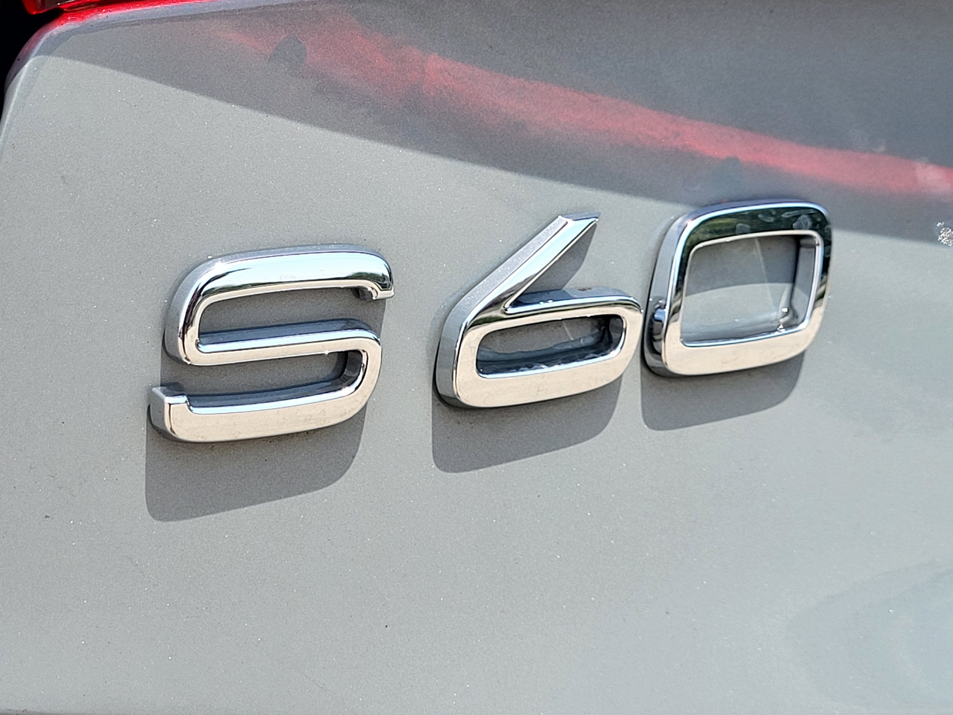 2024 Volvo S60 Recharge Plug-In Hybrid T8 Plus Dark Theme