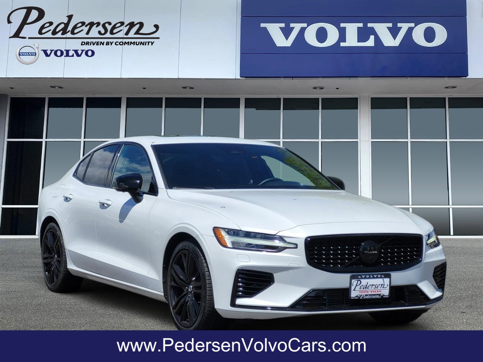 2023 Volvo S60 Recharge Plug-In Hybrid T8 Plus Black Edition