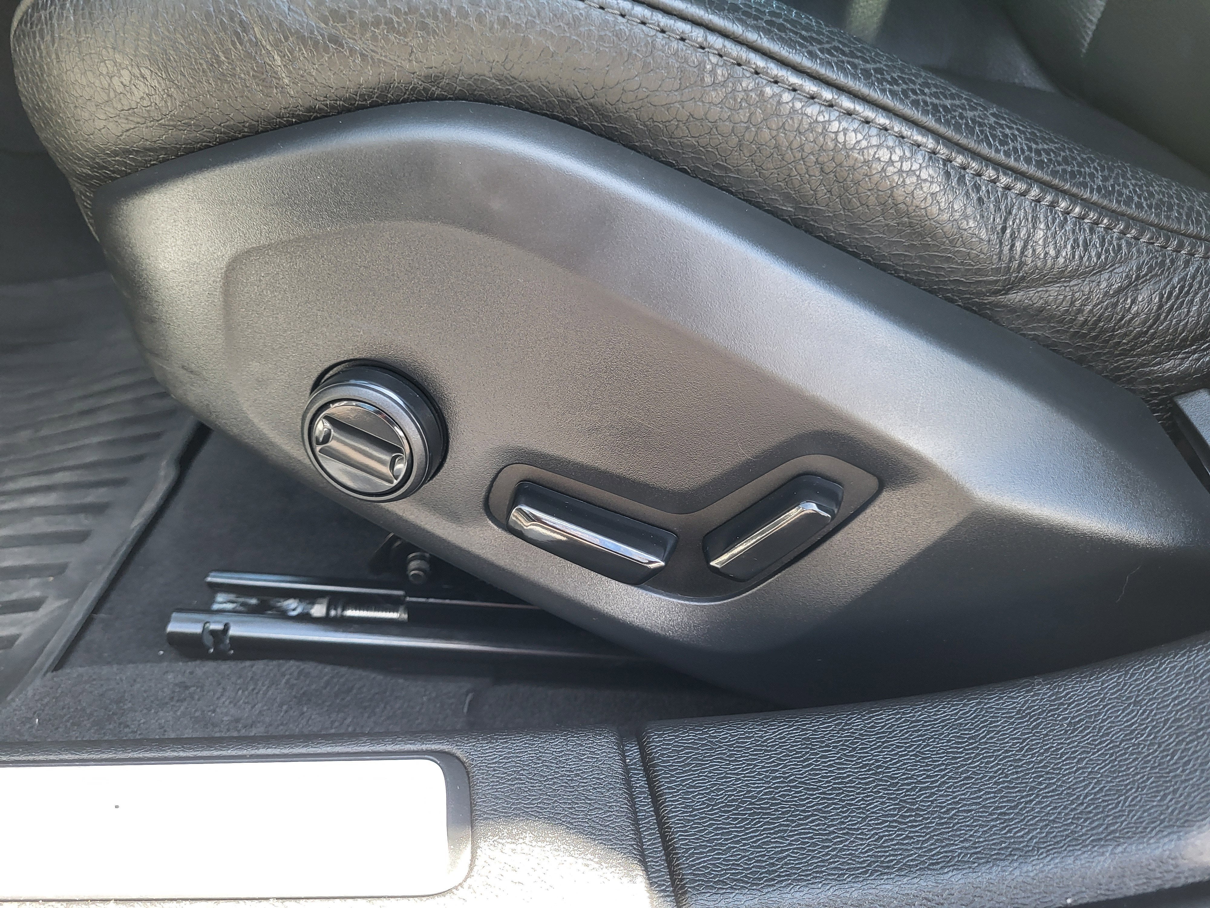 2023 Volvo S60 Recharge Plug-In Hybrid T8 Plus Black Edition