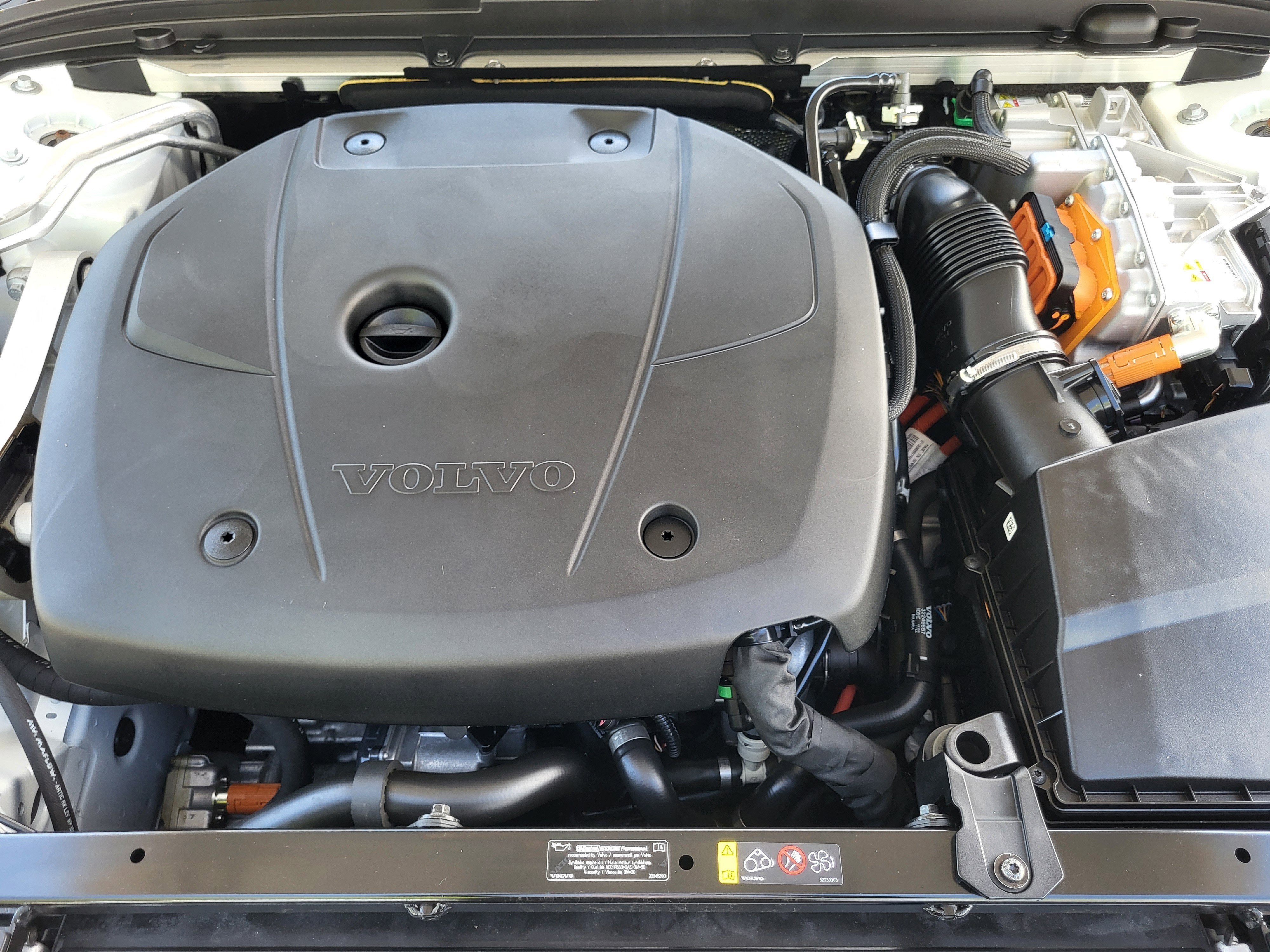 2023 Volvo S60 Recharge Plug-In Hybrid T8 Plus Black Edition