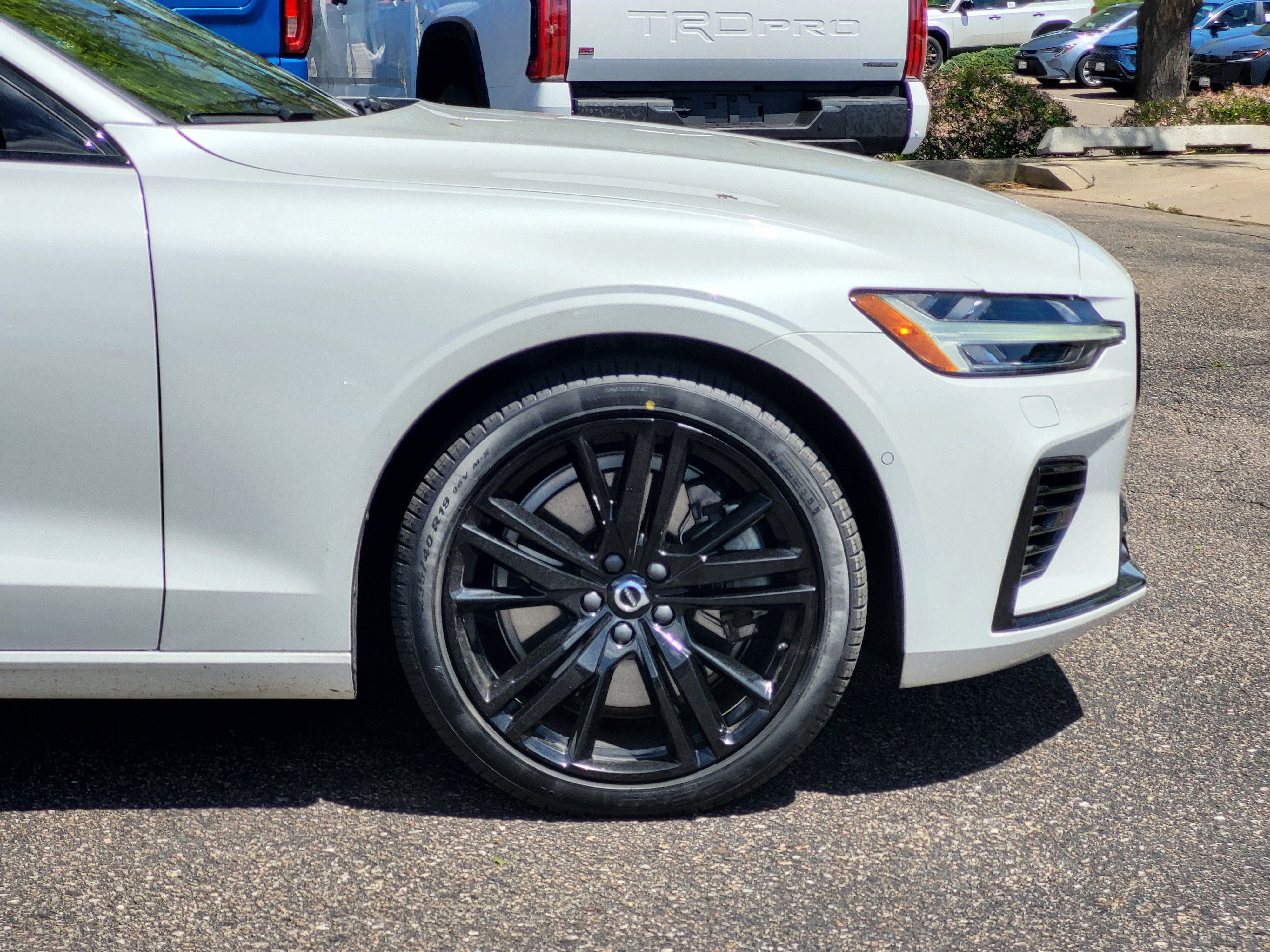 2023 Volvo S60 Recharge Plug-In Hybrid T8 Plus Black Edition