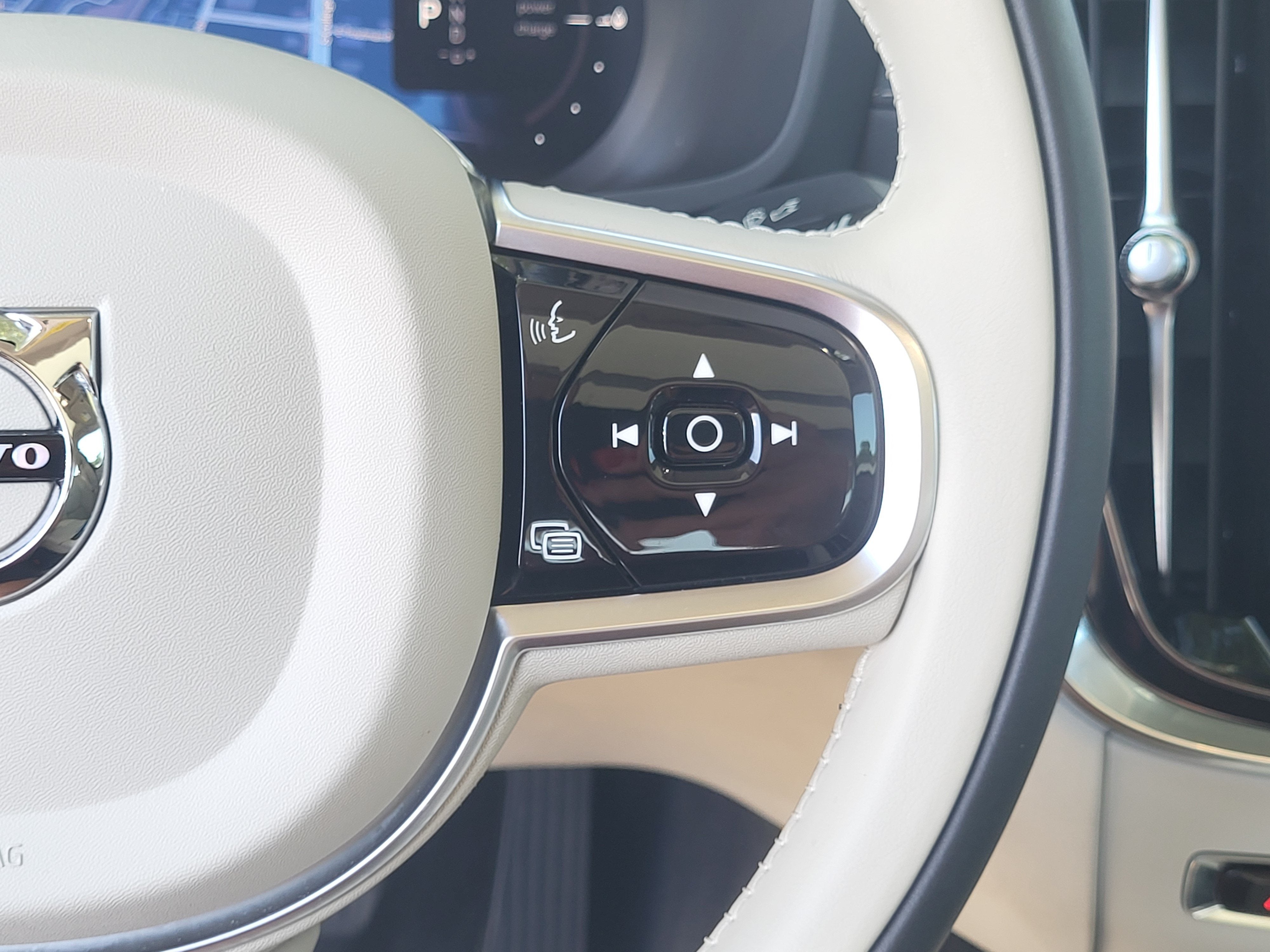 2023 Volvo S60 Recharge Plug-In Hybrid Ultimate