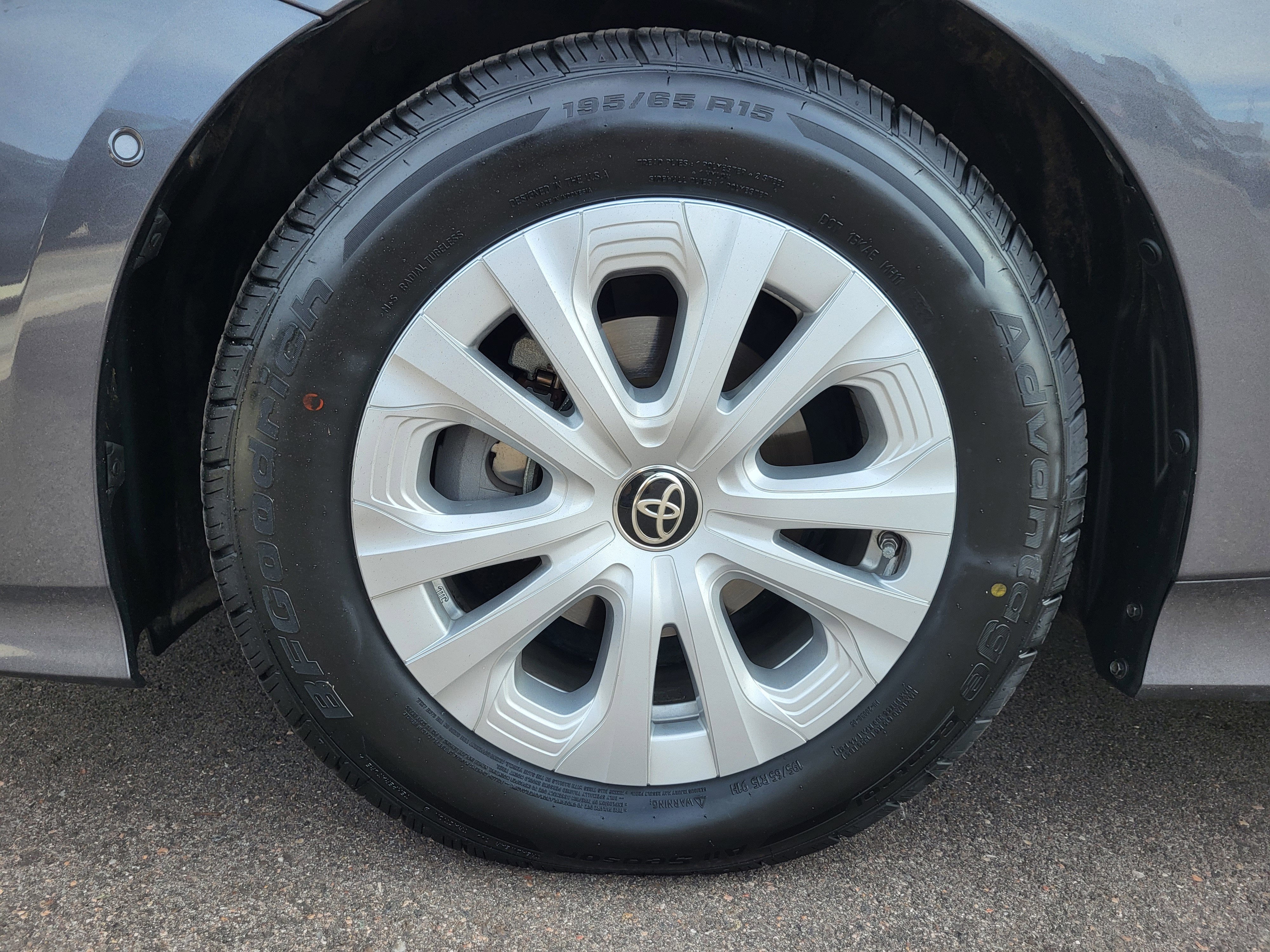 2021 Toyota Prius LE