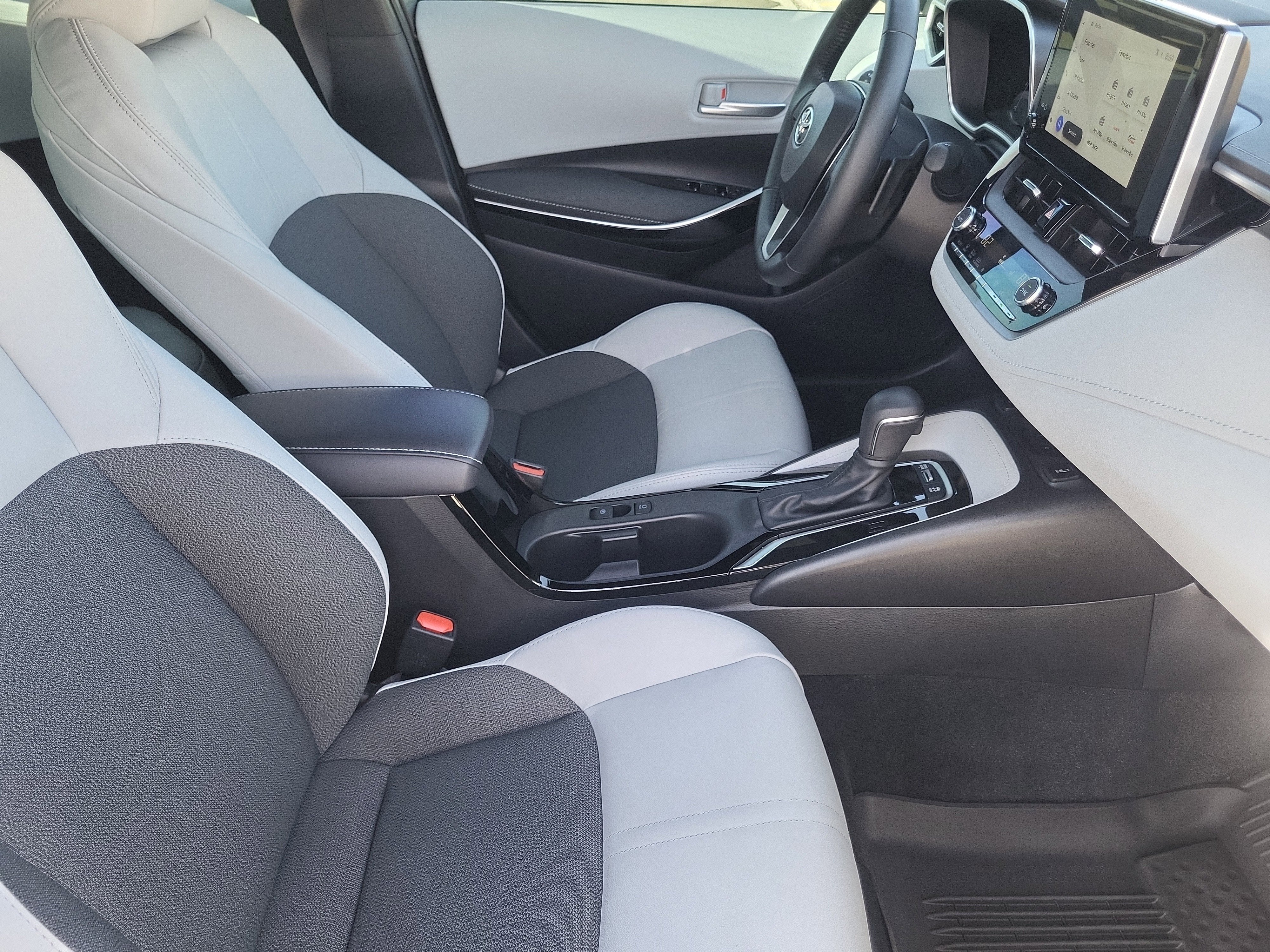 2025 Toyota Corolla Hatchback XSE