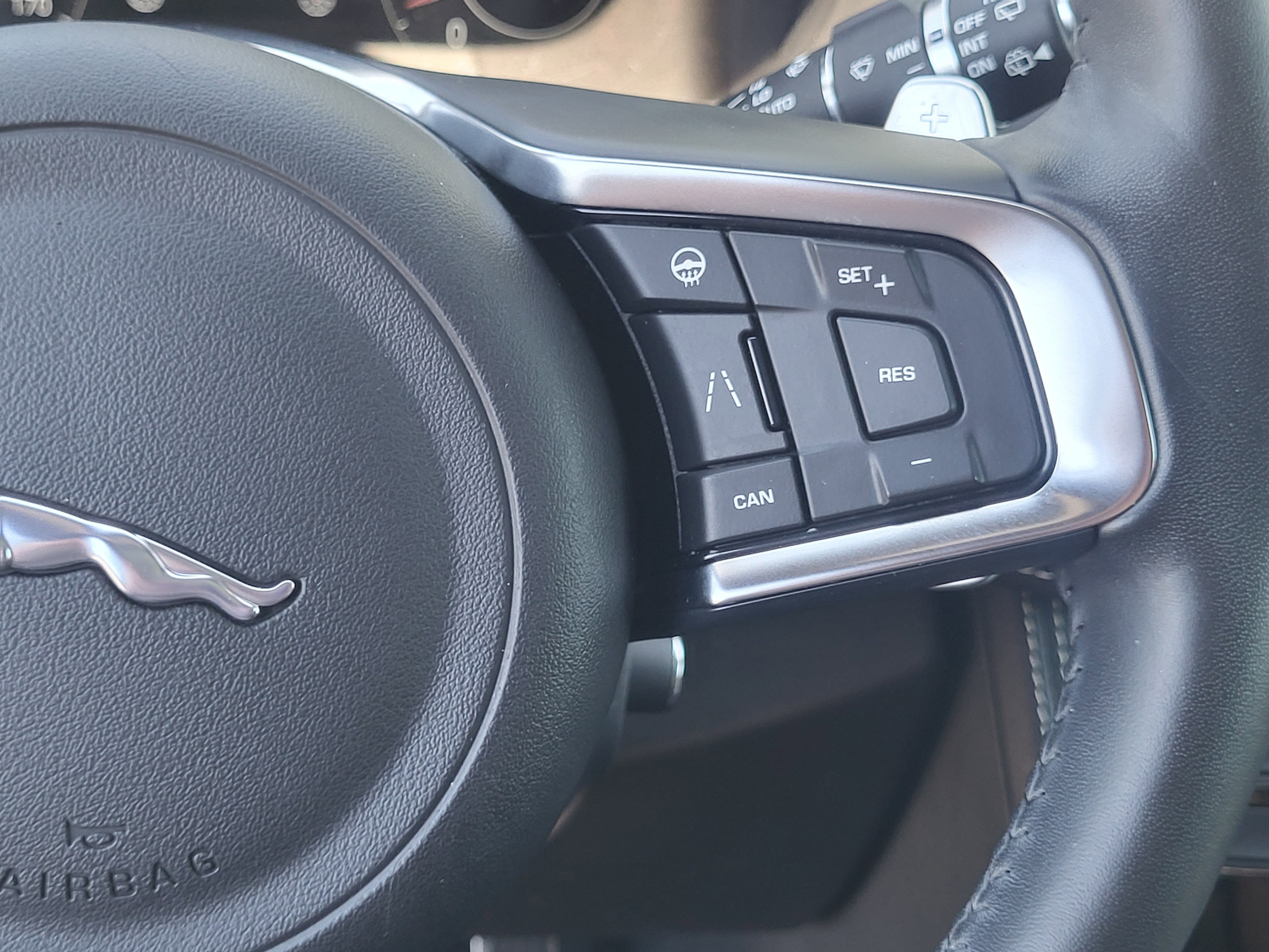 2019 Jaguar F-PACE 30t R-Sport