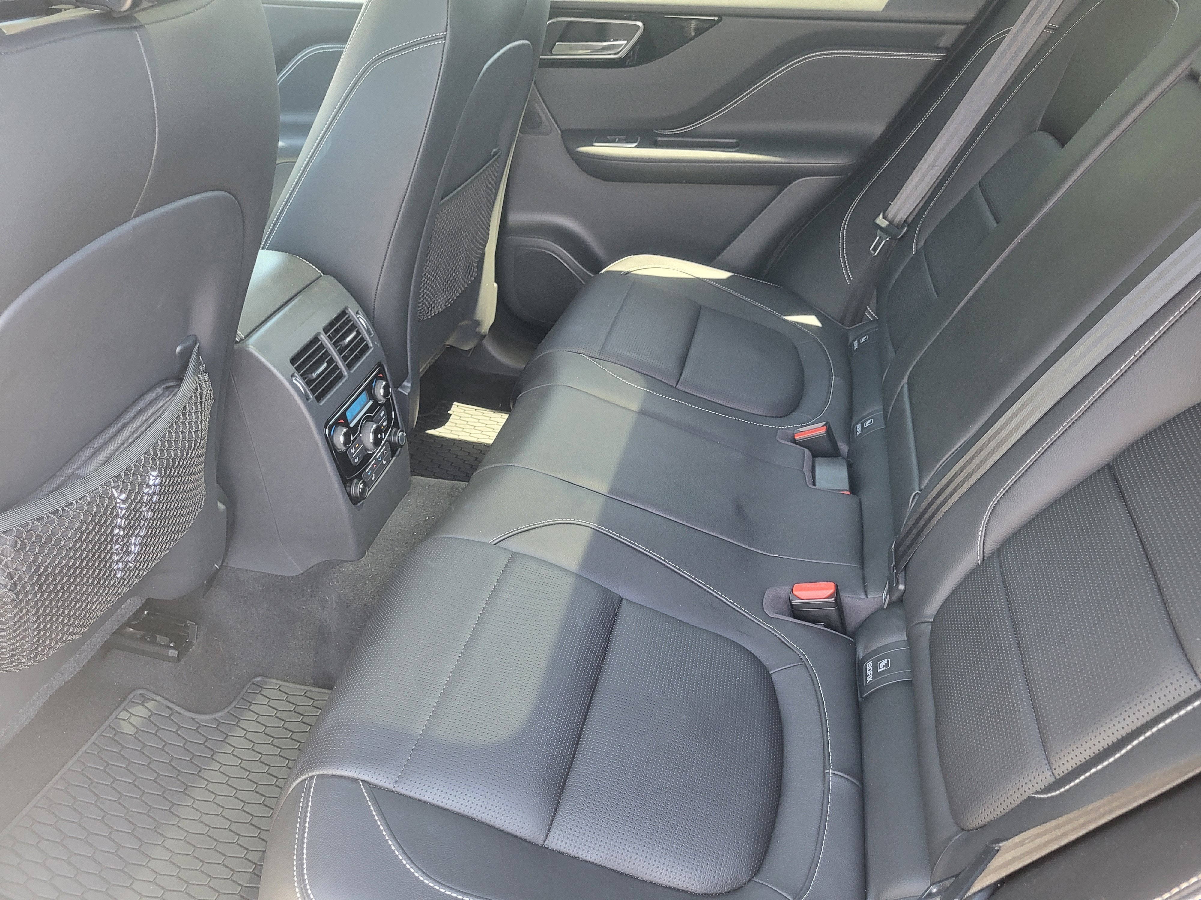 2019 Jaguar F-PACE 30t R-Sport