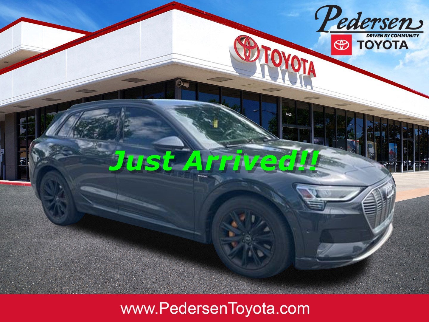 2019 Audi e-tron Premium Plus's photo