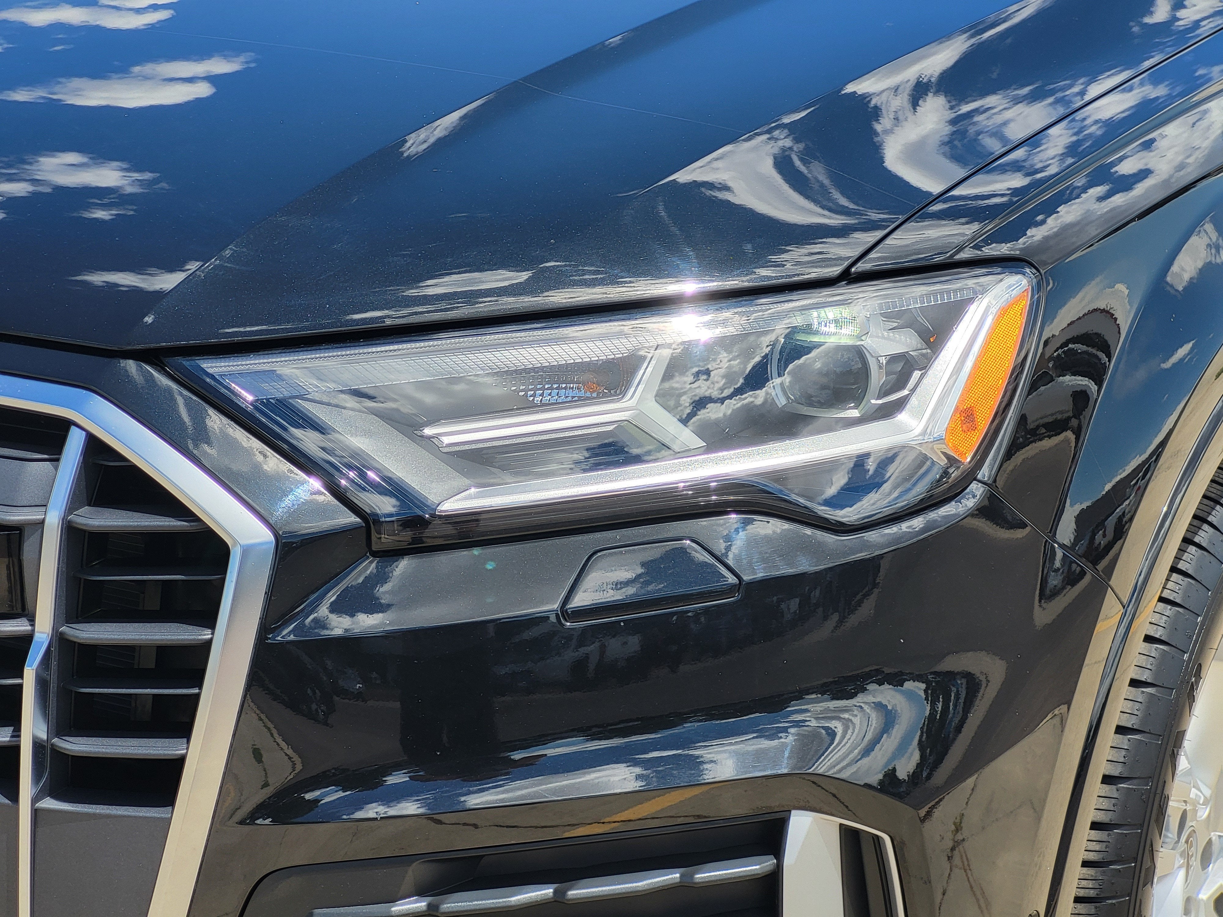 2023 Audi Q7 45 Premium Plus