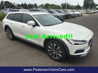 2025 Volvo V90 Cross Country B6