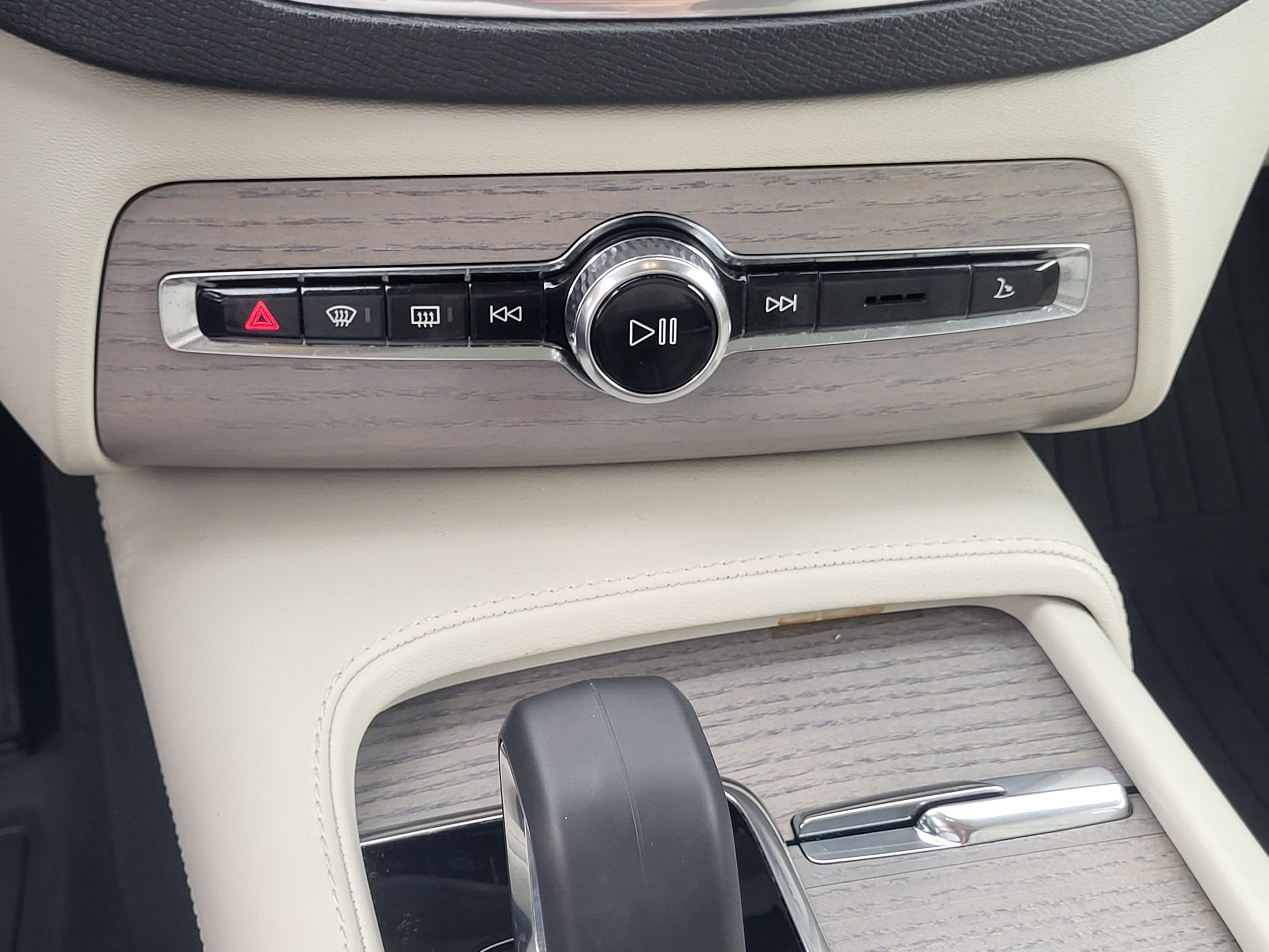 2024 Volvo XC90 Recharge Plug-In Hybrid T8 Plus Bright Theme 7 Passenger