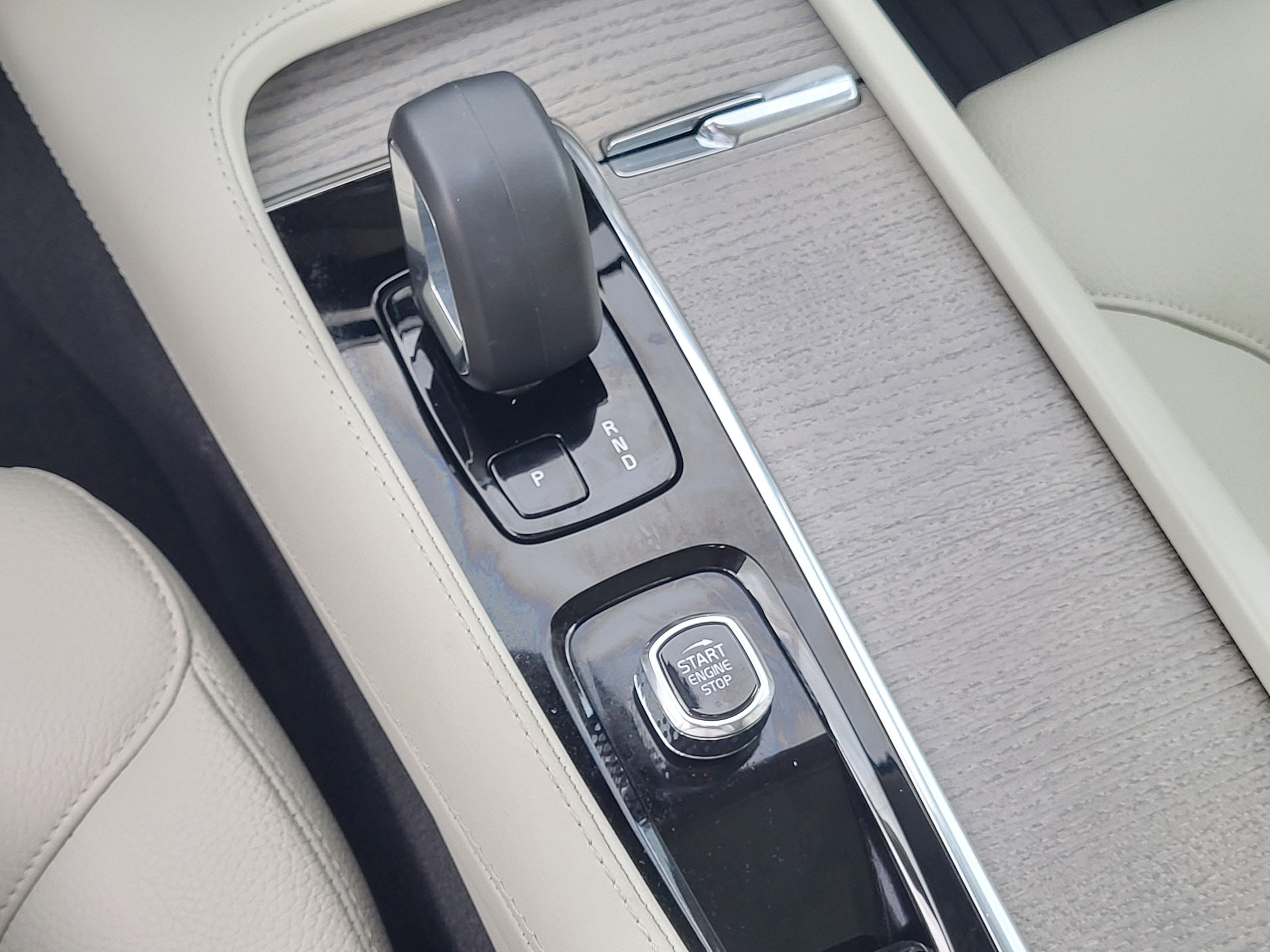 2024 Volvo XC90 Recharge Plug-In Hybrid T8 Plus Bright Theme 7 Passenger
