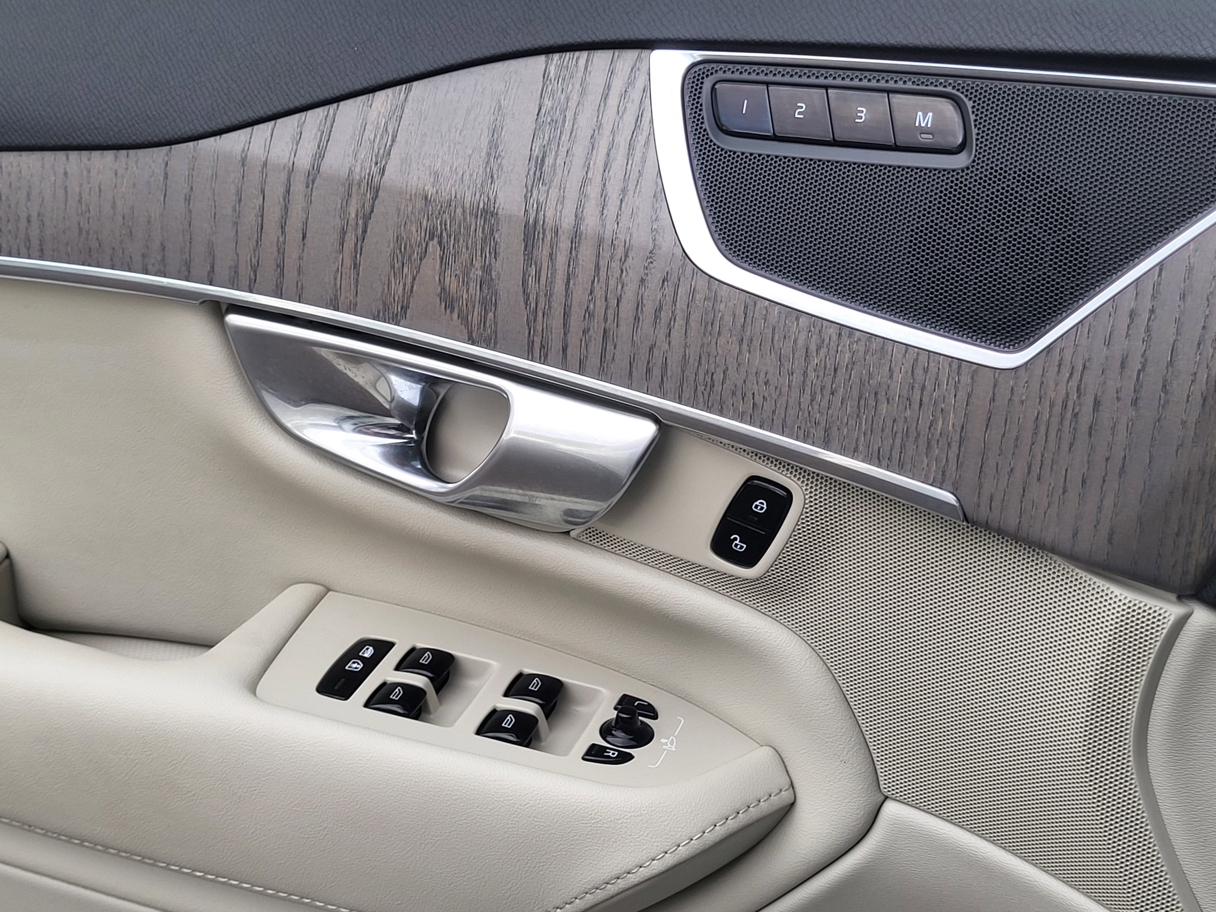 2024 Volvo XC90 Recharge Plug-In Hybrid T8 Plus Bright Theme 7 Passenger