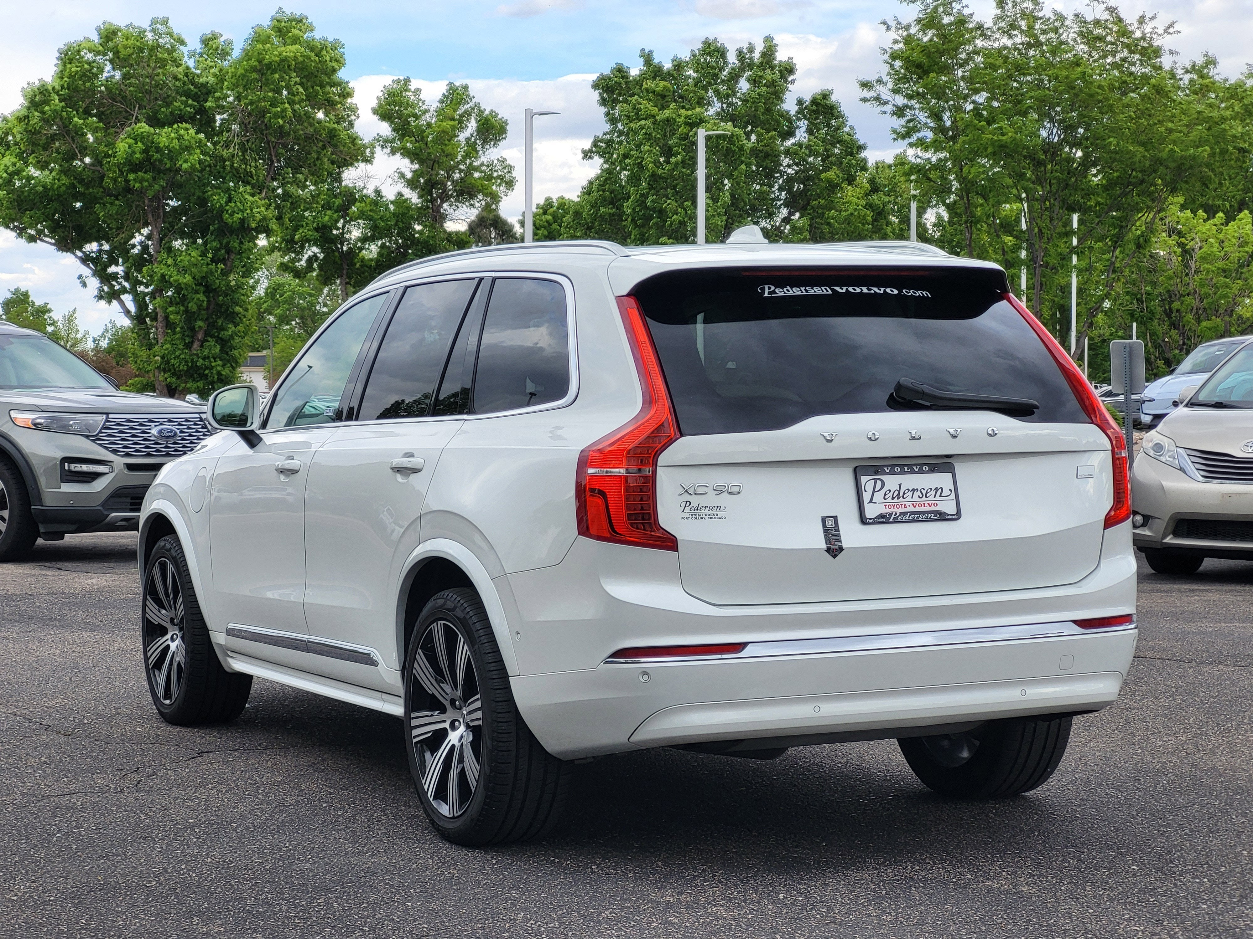 2024 Volvo XC90 Recharge Plug-In Hybrid T8 Plus Bright Theme 7 Passenger