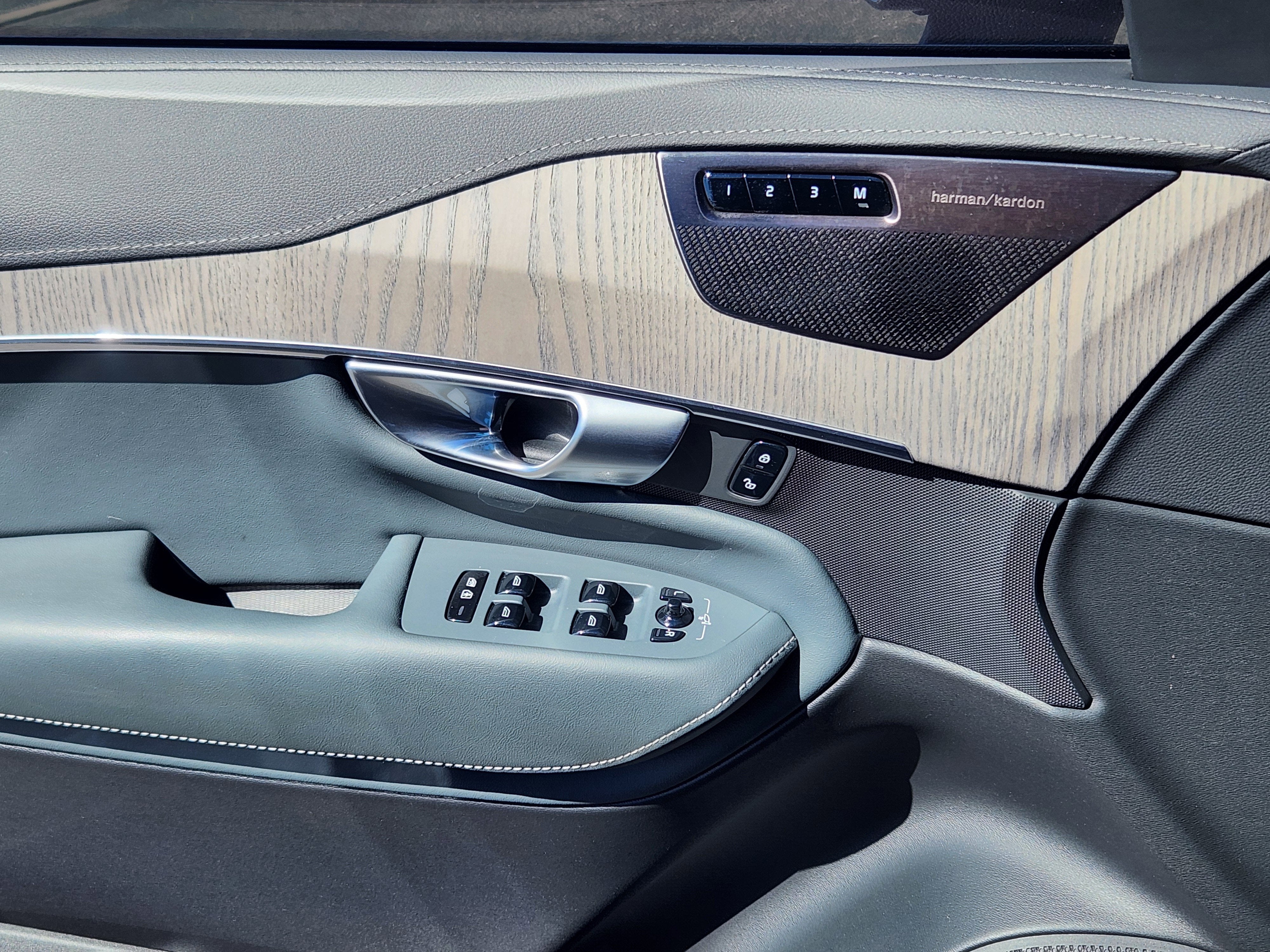 2024 Volvo XC90 Recharge Plug-In Hybrid Ultimate