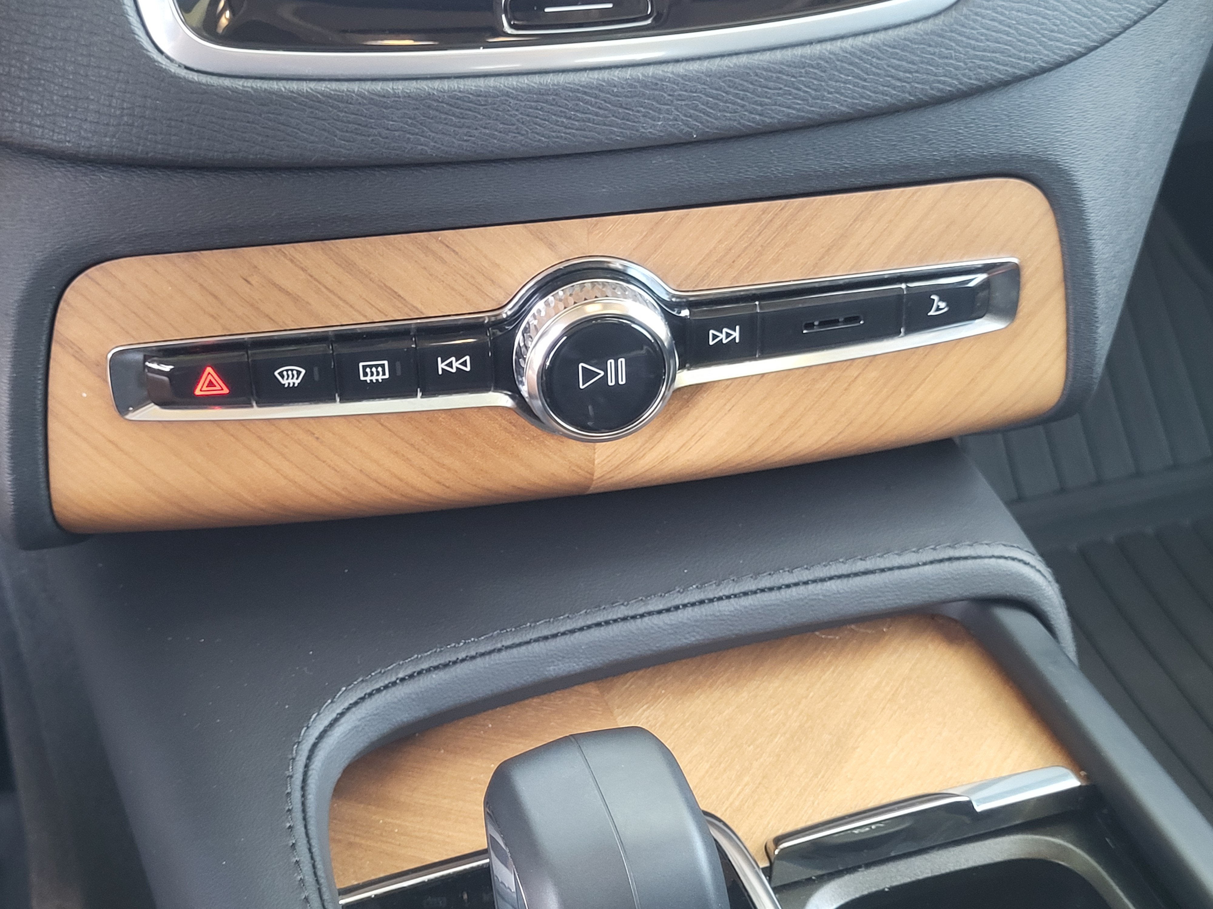 2023 Volvo XC90 Recharge Plug-In Hybrid T8 Plus Bright Theme 7 Passenger