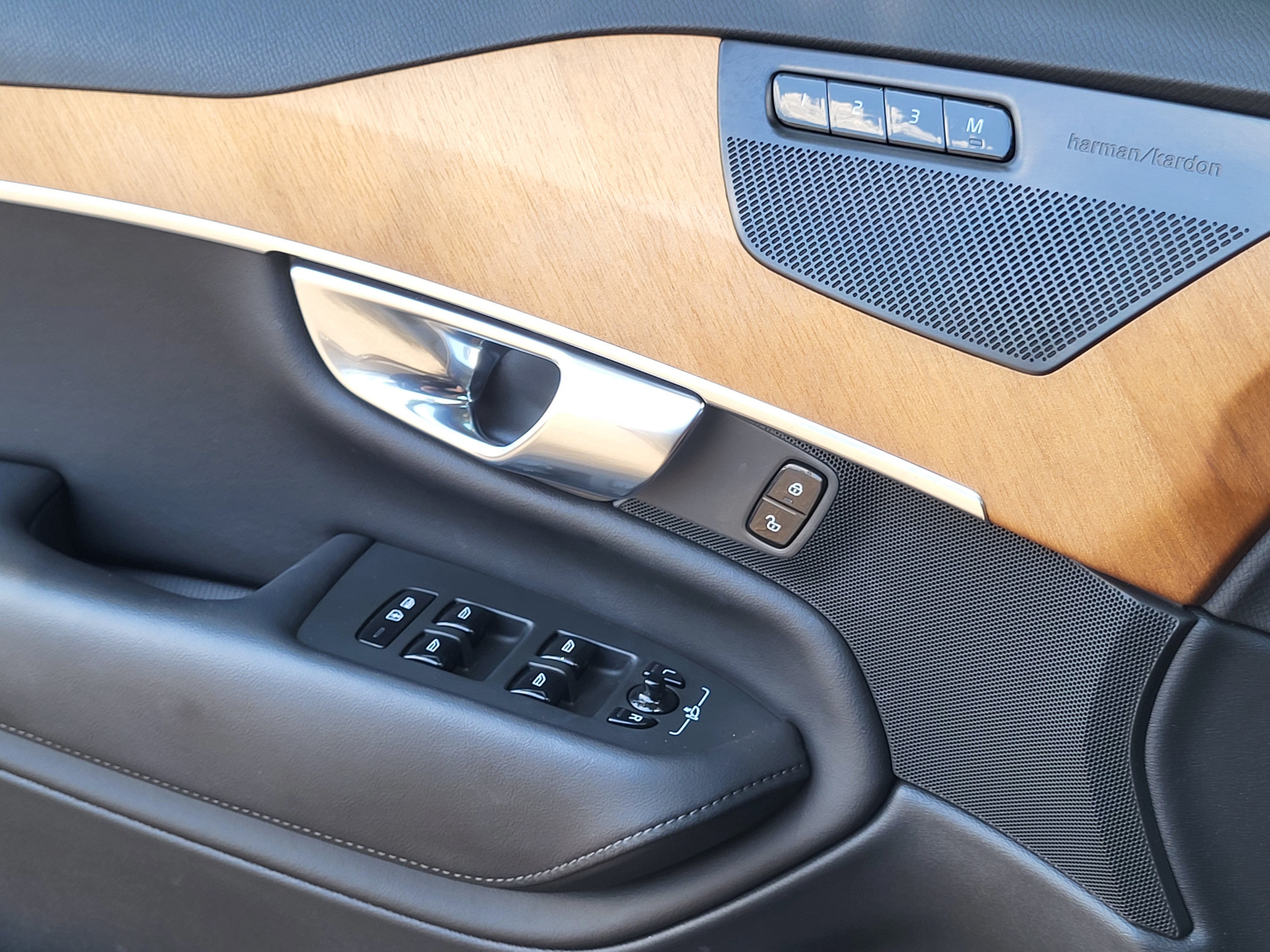 2023 Volvo XC90 Recharge Plug-In Hybrid T8 Plus Bright Theme 7 Passenger