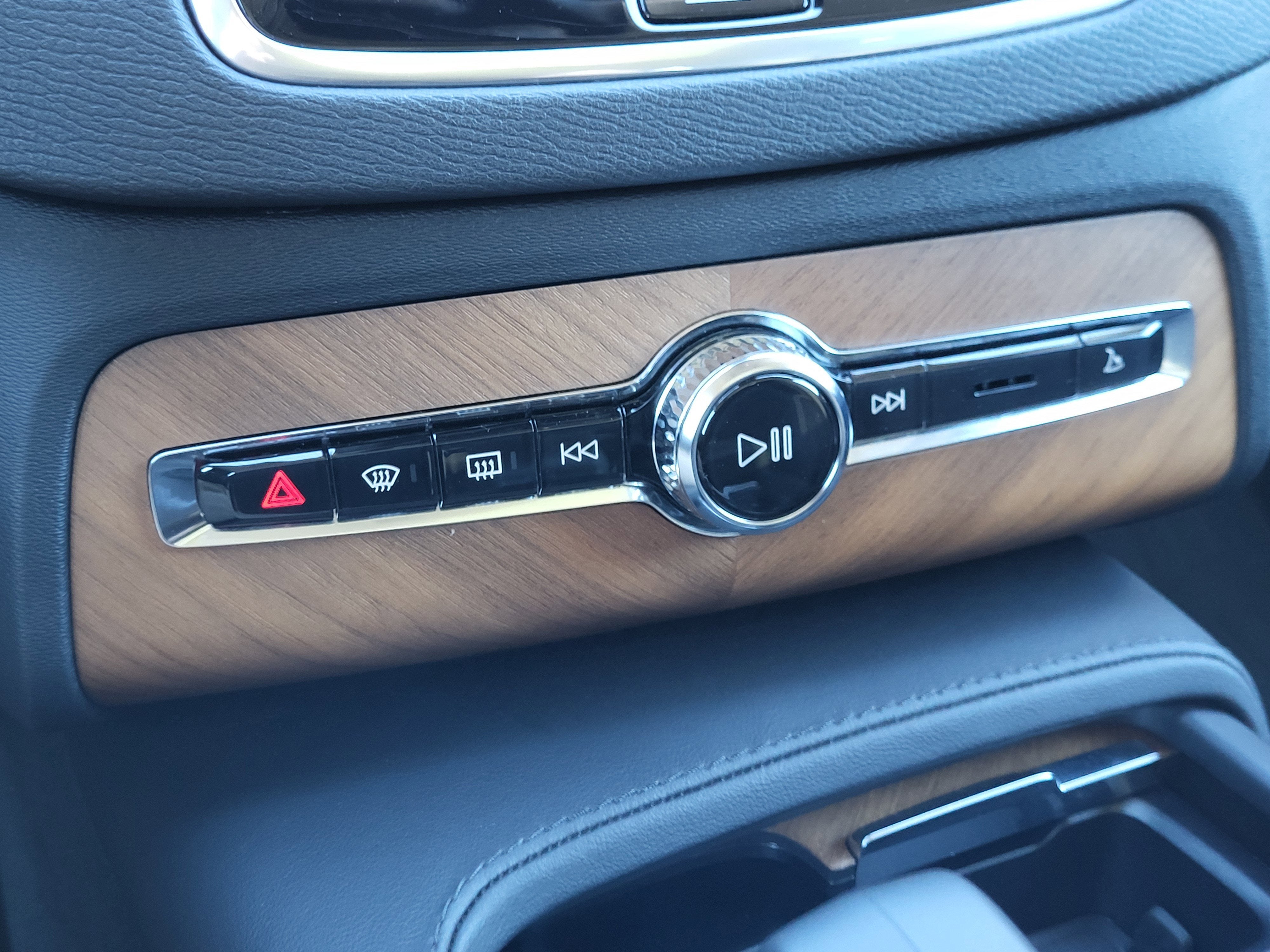 2023 Volvo XC90 Recharge Plug-In Hybrid T8 Plus Bright Theme 7 Passenger