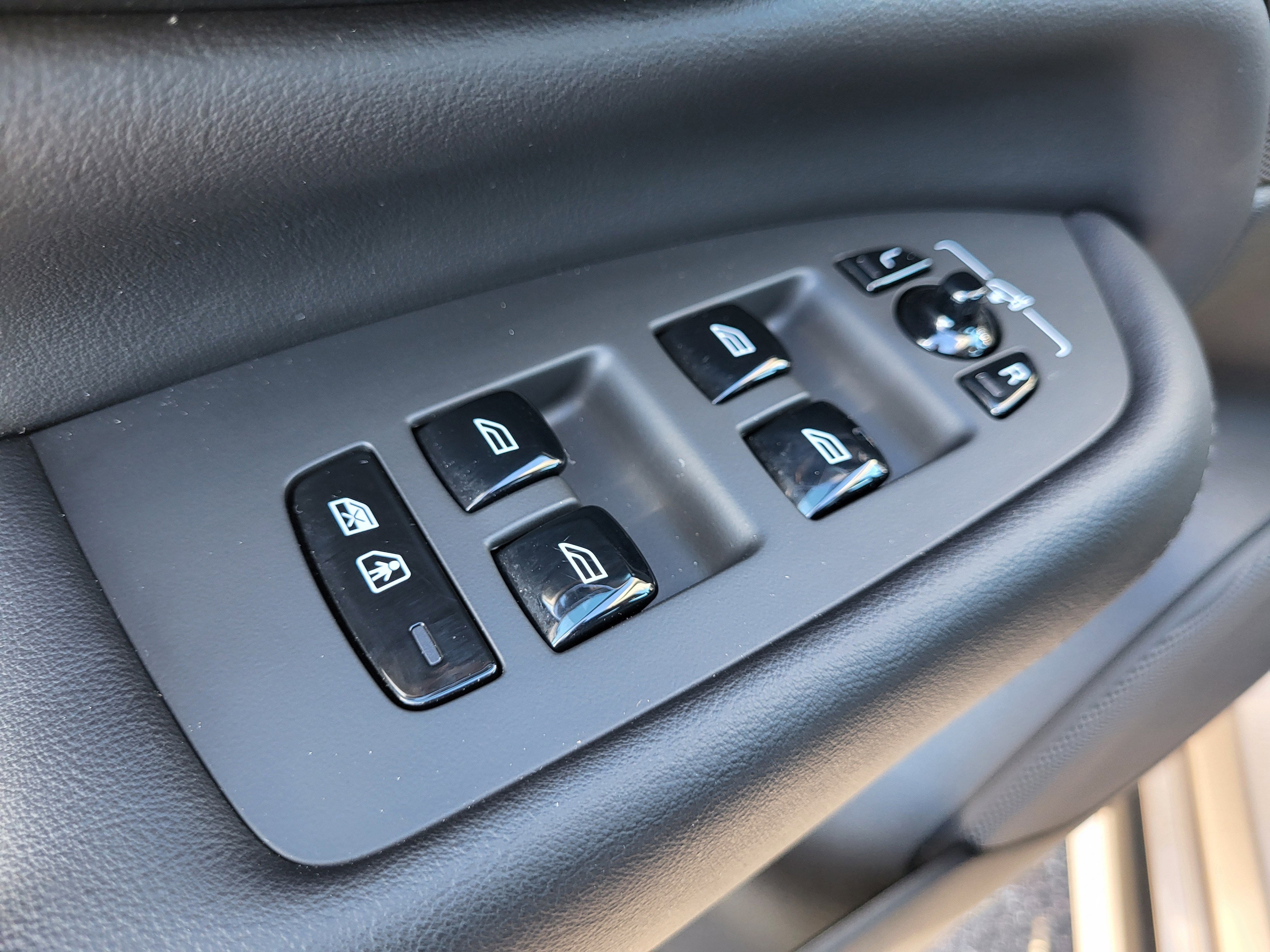 2023 Volvo XC90 Recharge Plug-In Hybrid T8 Plus Bright Theme 7 Passenger