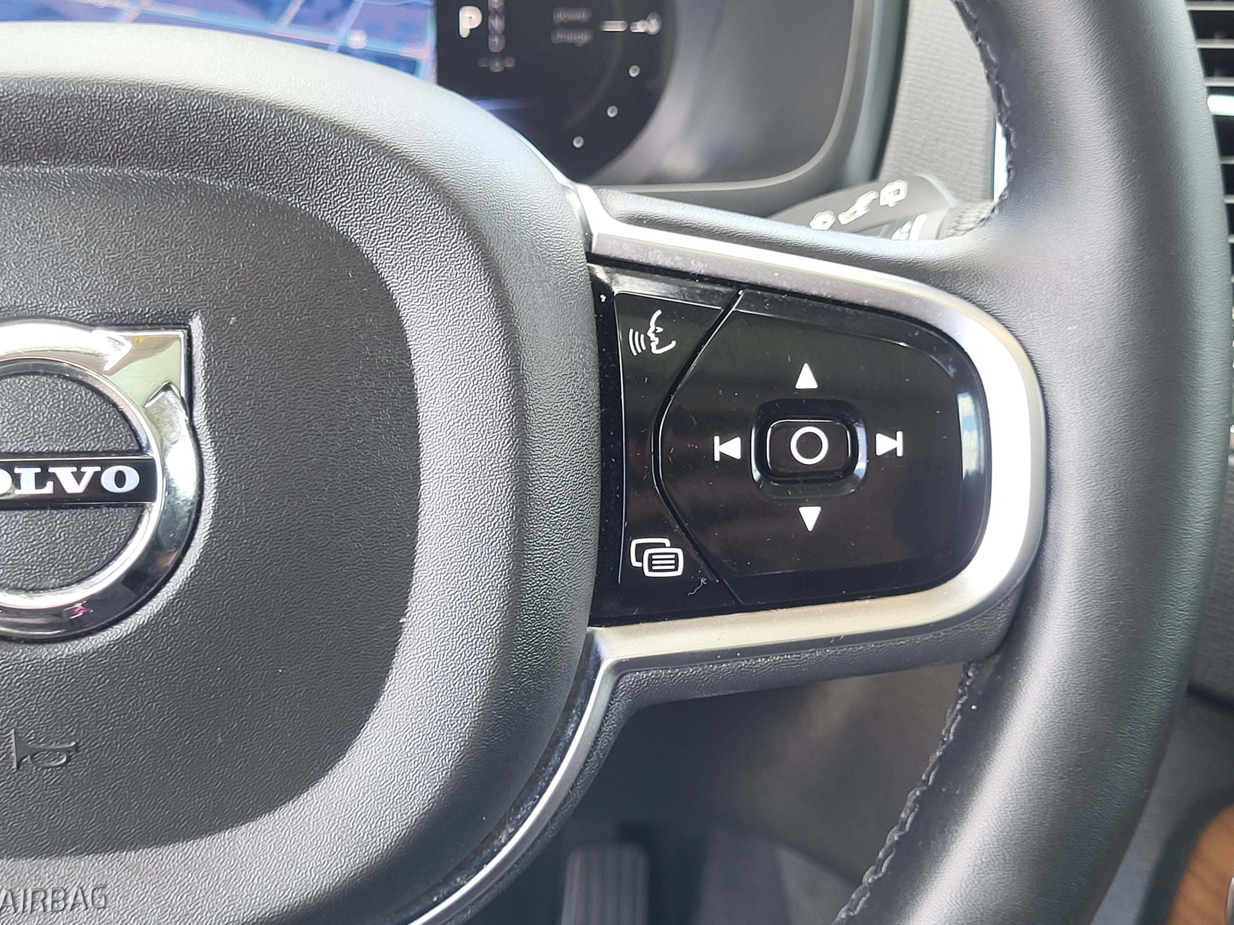 2023 Volvo XC90 Recharge Plug-In Hybrid T8 Plus Dark Theme 7 Passenger