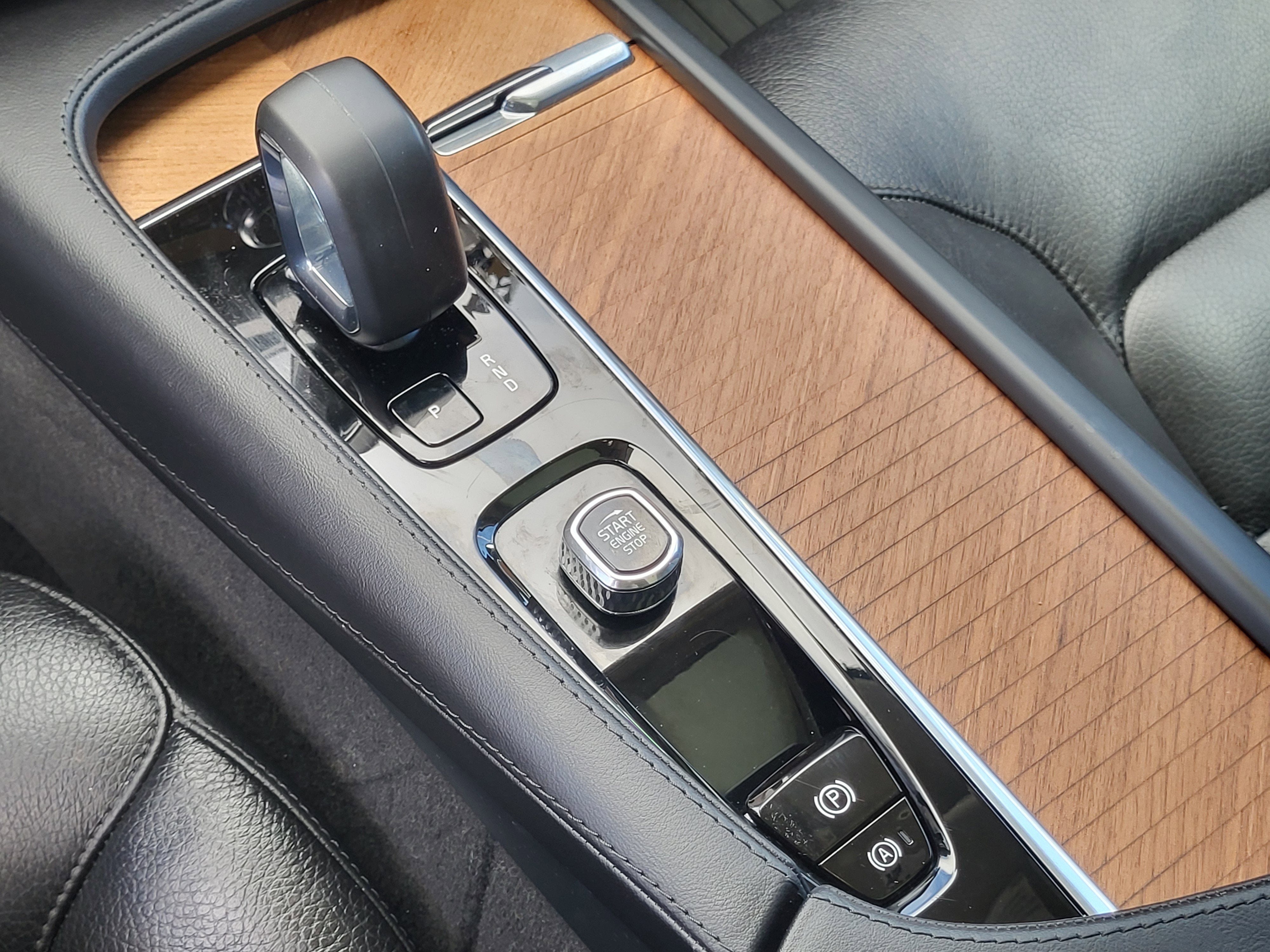 2023 Volvo XC90 Recharge Plug-In Hybrid T8 Plus Dark Theme 7 Passenger