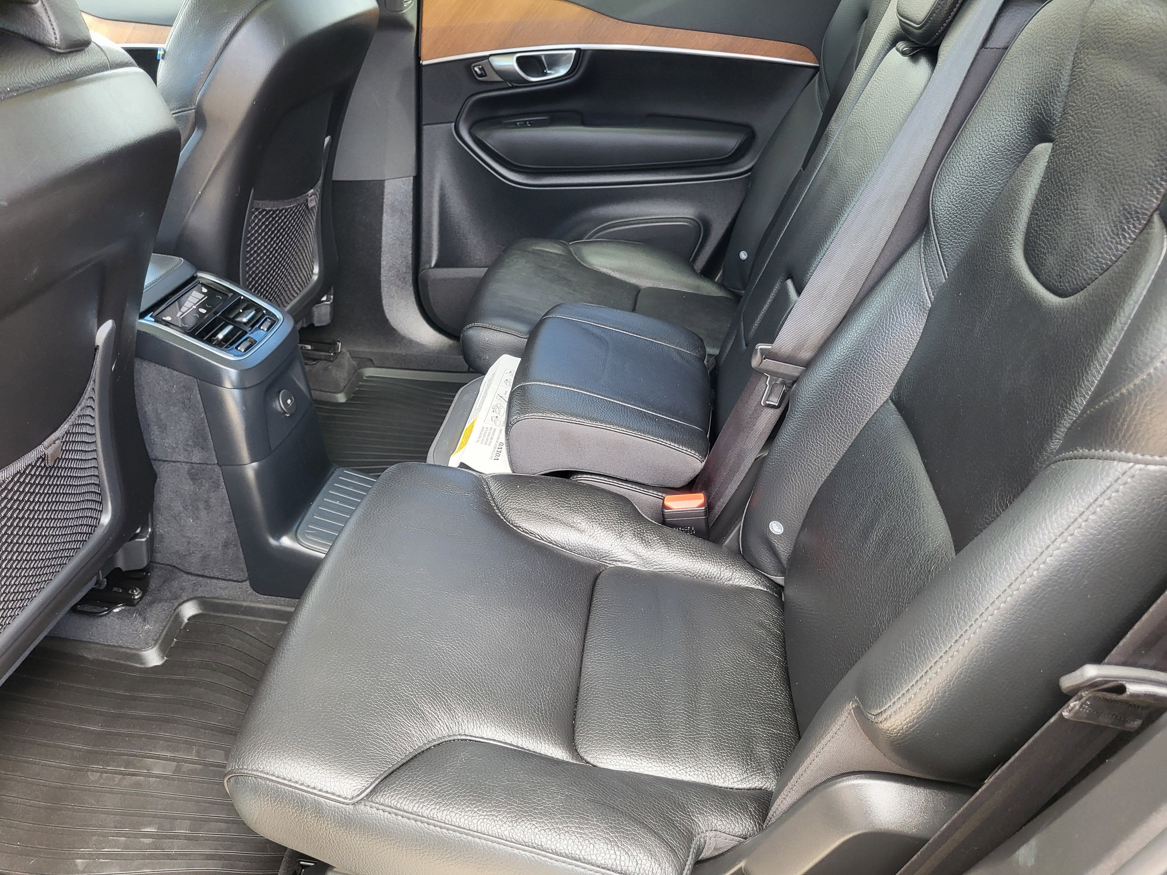 2023 Volvo XC90 Recharge Plug-In Hybrid T8 Plus Dark Theme 7 Passenger