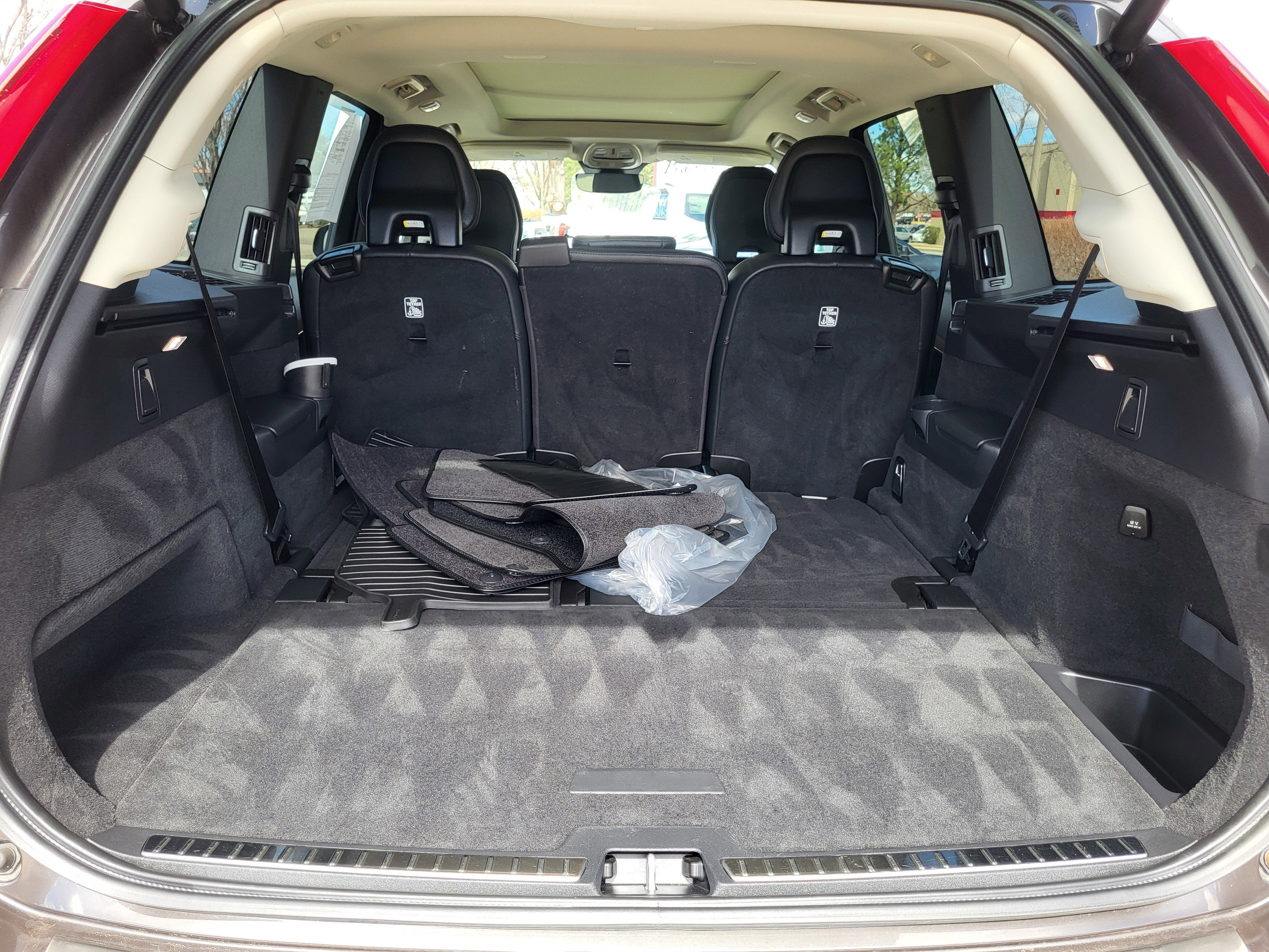 2023 Volvo XC90 Recharge Plug-In Hybrid T8 Plus Dark Theme 7 Passenger