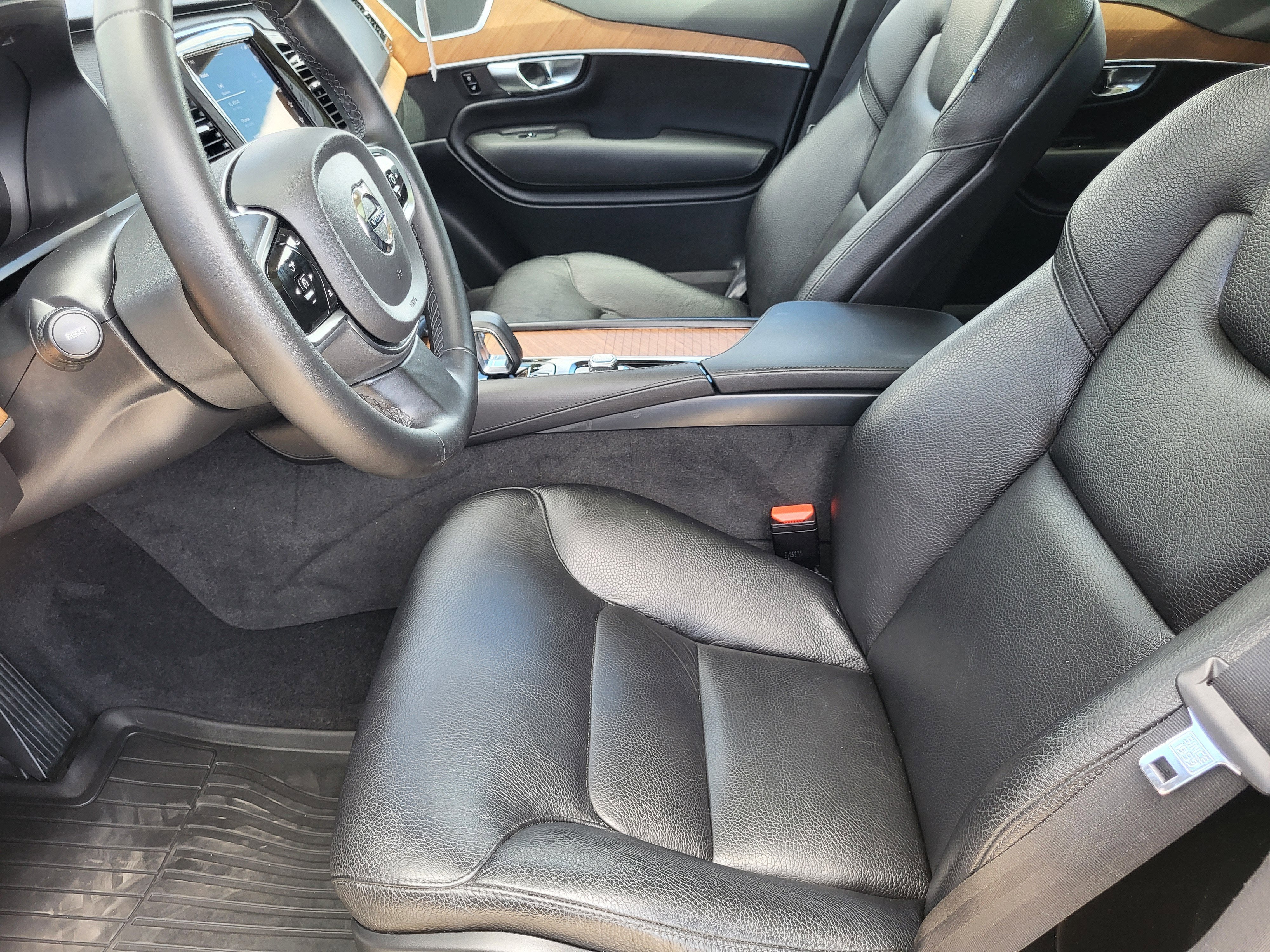 2023 Volvo XC90 Recharge Plug-In Hybrid T8 Plus Dark Theme 7 Passenger