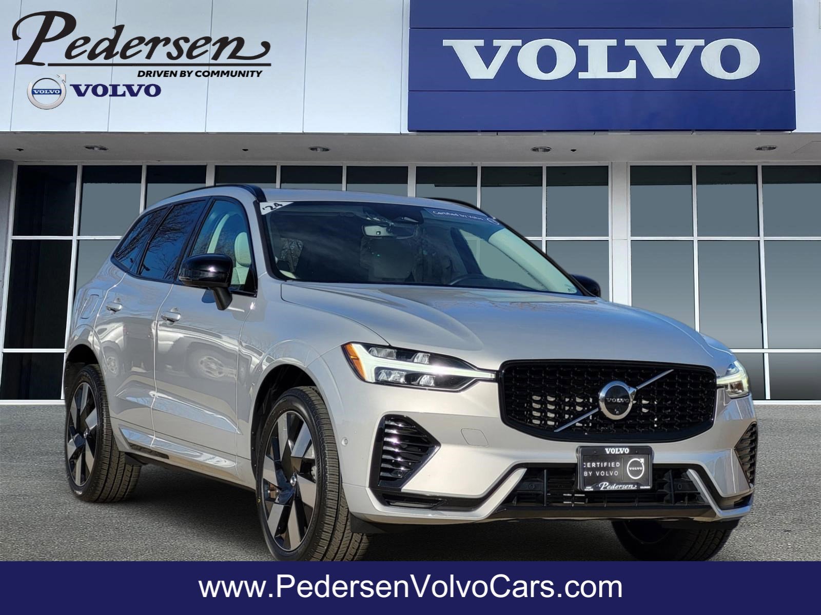 2024 Volvo XC60 Recharge Plug-In Hybrid T8 Plus Dark Theme
