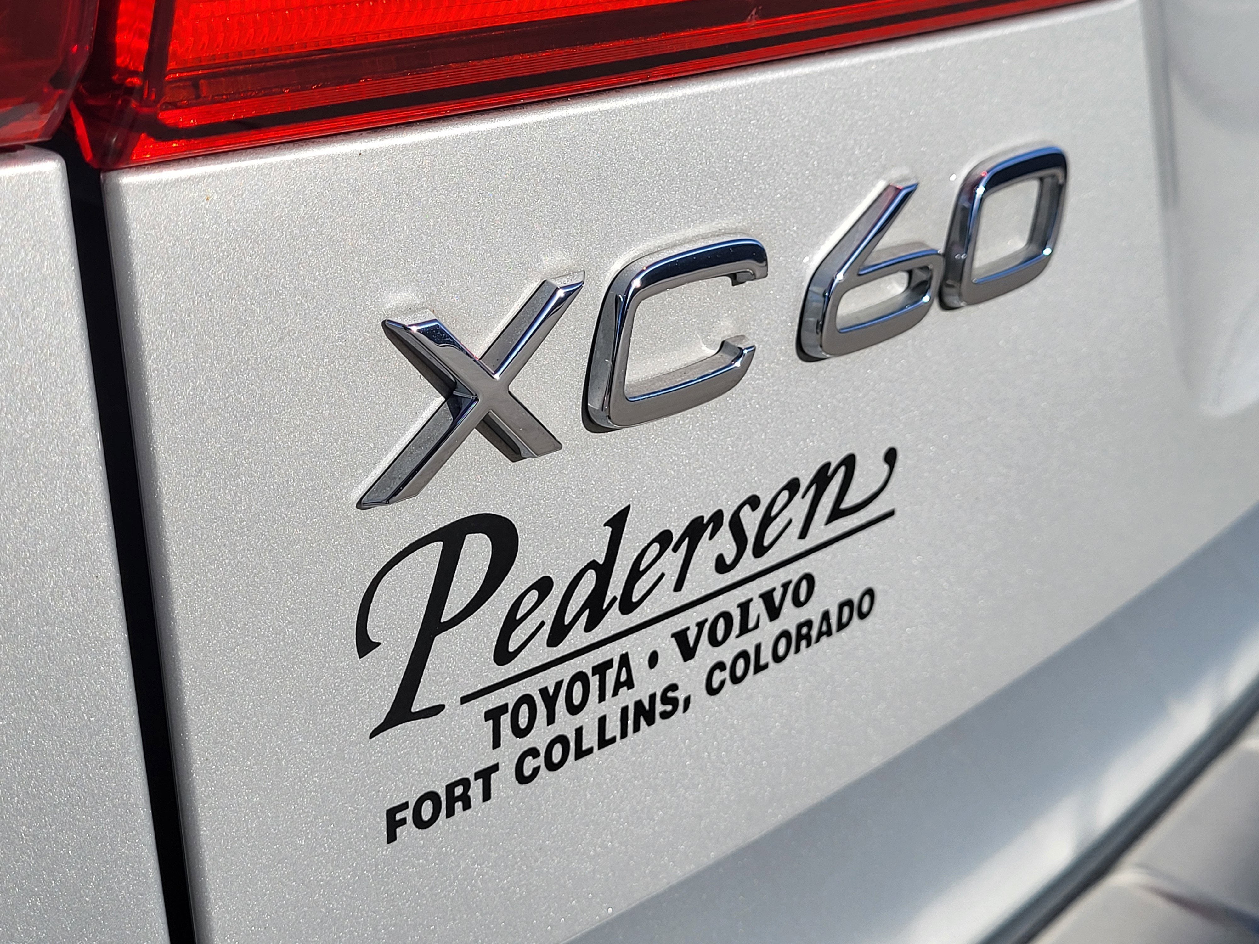 2024 Volvo XC60 Recharge Plug-In Hybrid T8 Plus Dark Theme