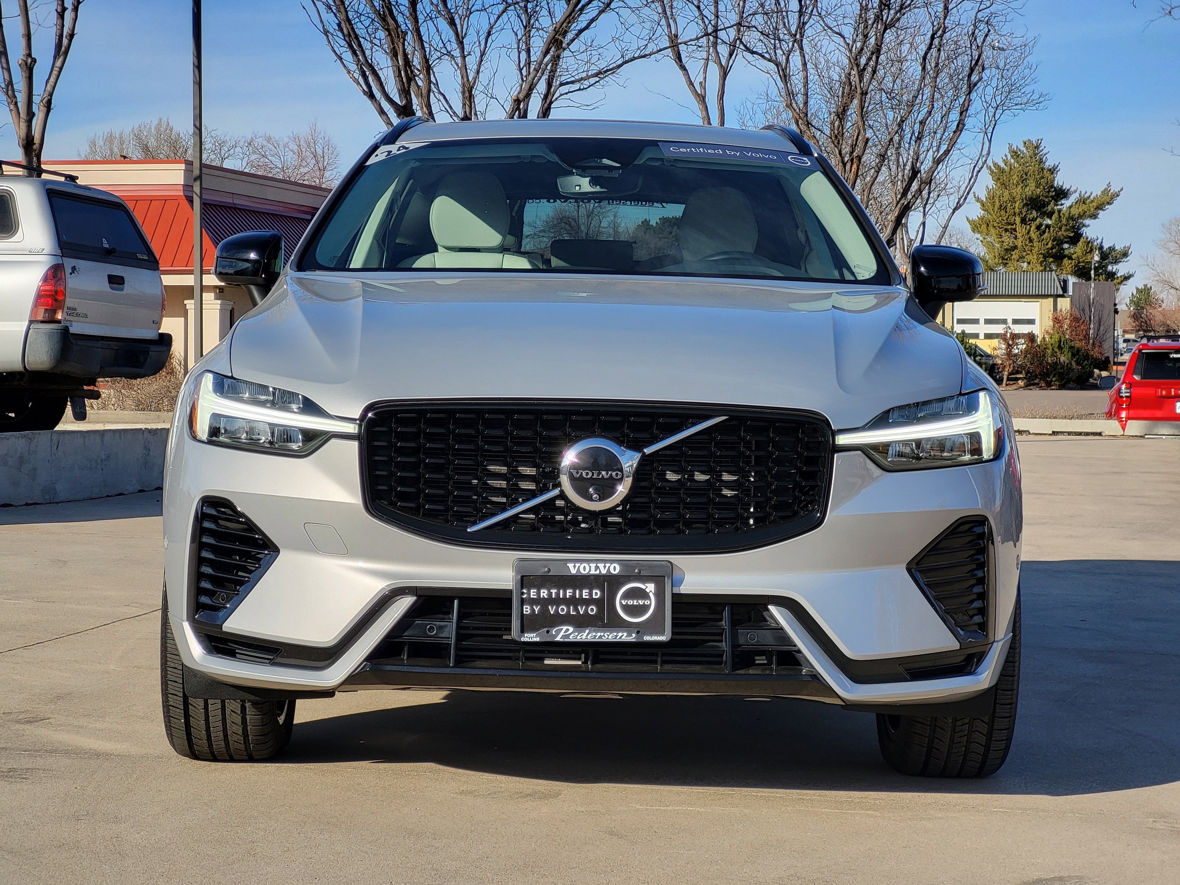 2024 Volvo XC60 Recharge Plug-In Hybrid T8 Plus Dark Theme