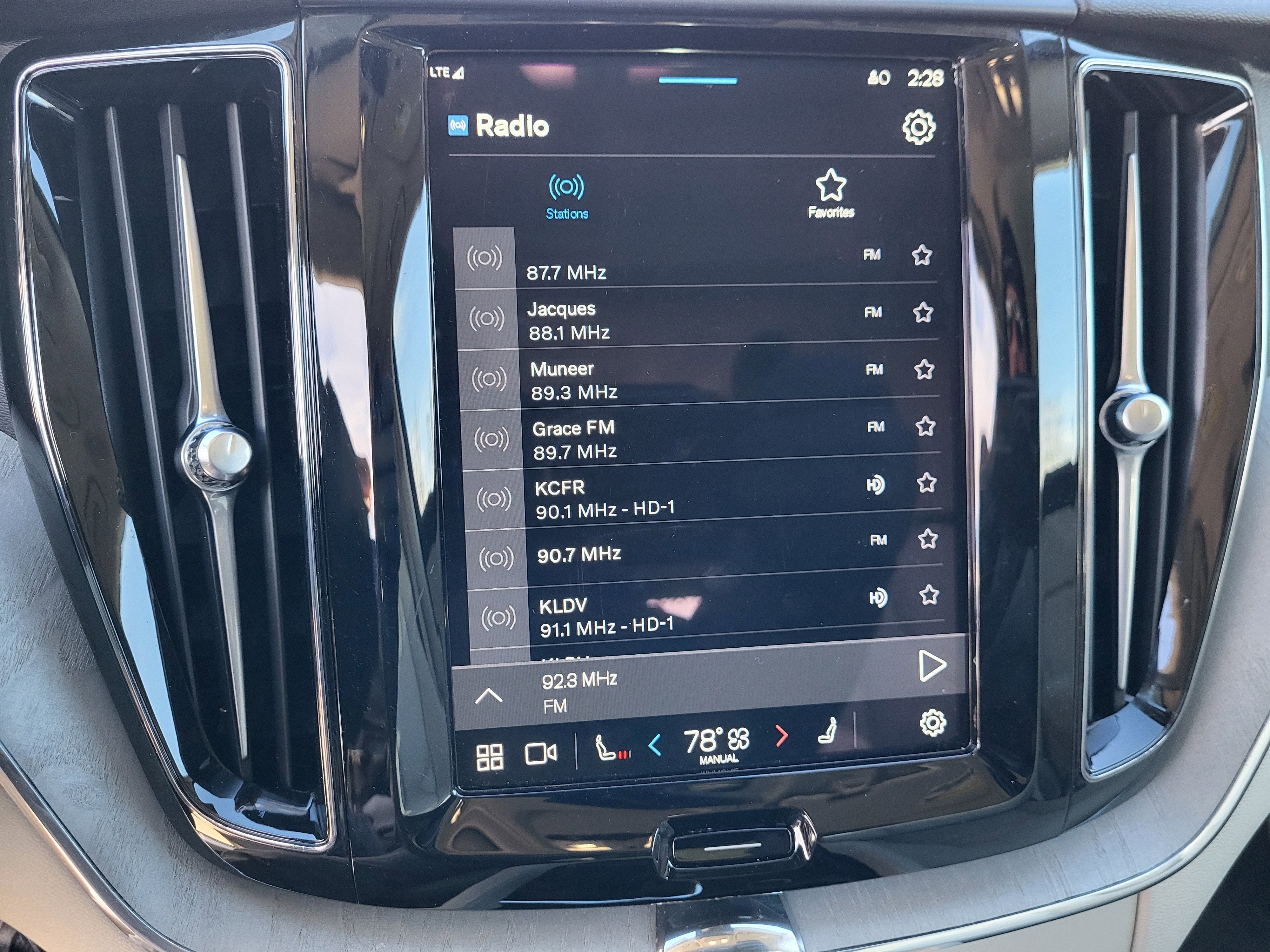 2024 Volvo XC60 Recharge Plug-In Hybrid T8 Plus Dark Theme