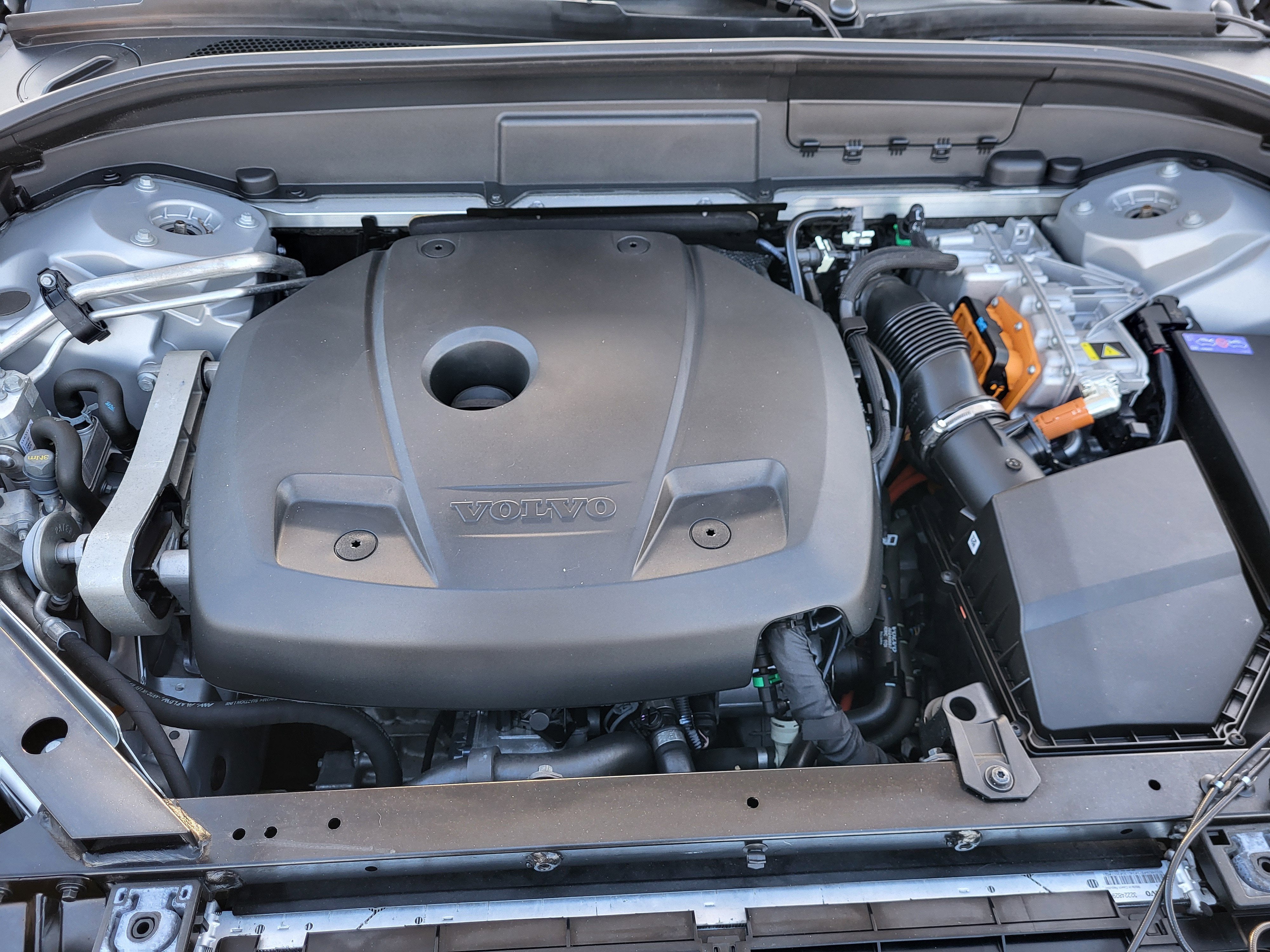 2024 Volvo XC60 Recharge Plug-In Hybrid T8 Plus Dark Theme