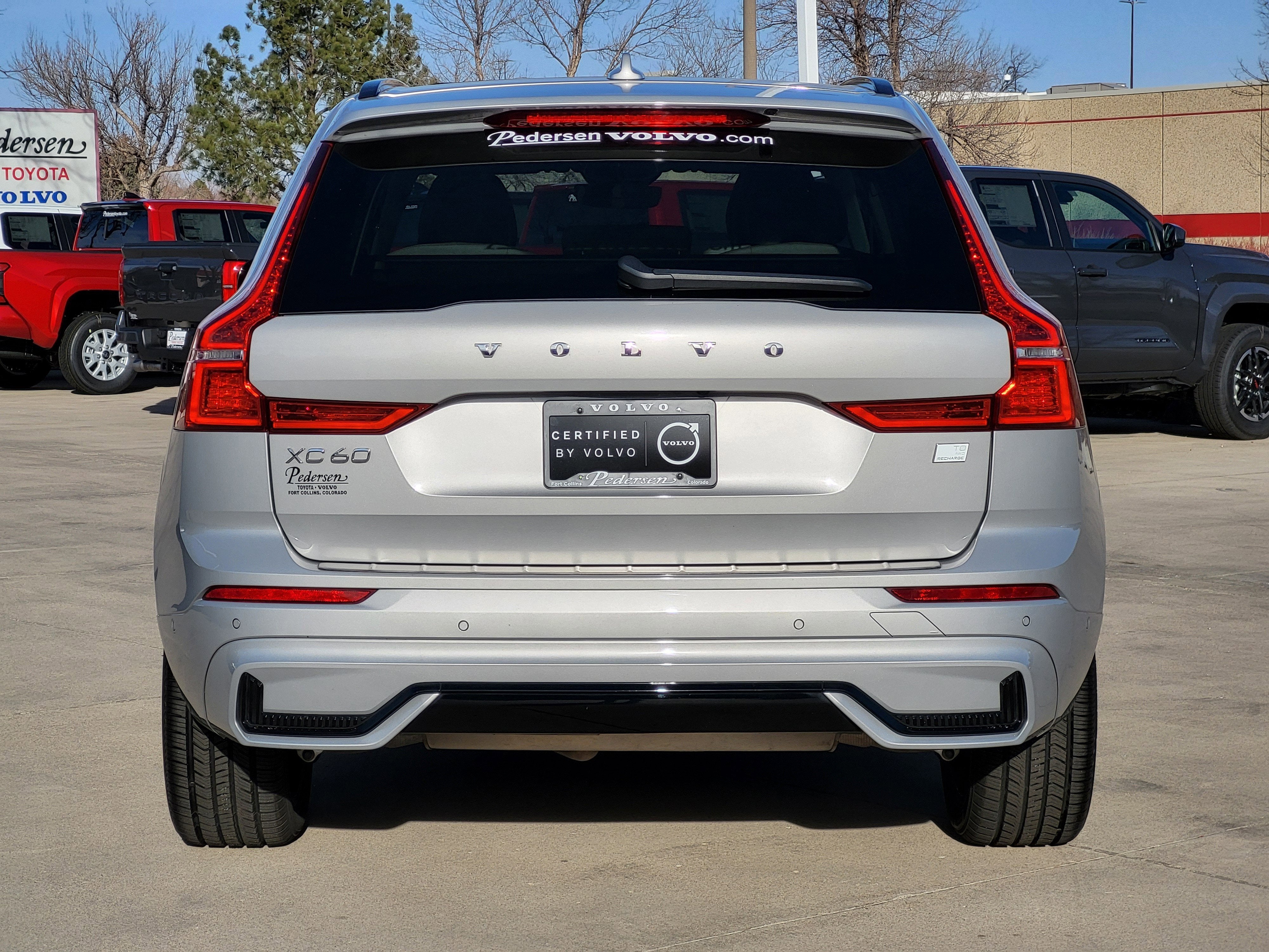 2024 Volvo XC60 Recharge Plug-In Hybrid T8 Plus Dark Theme