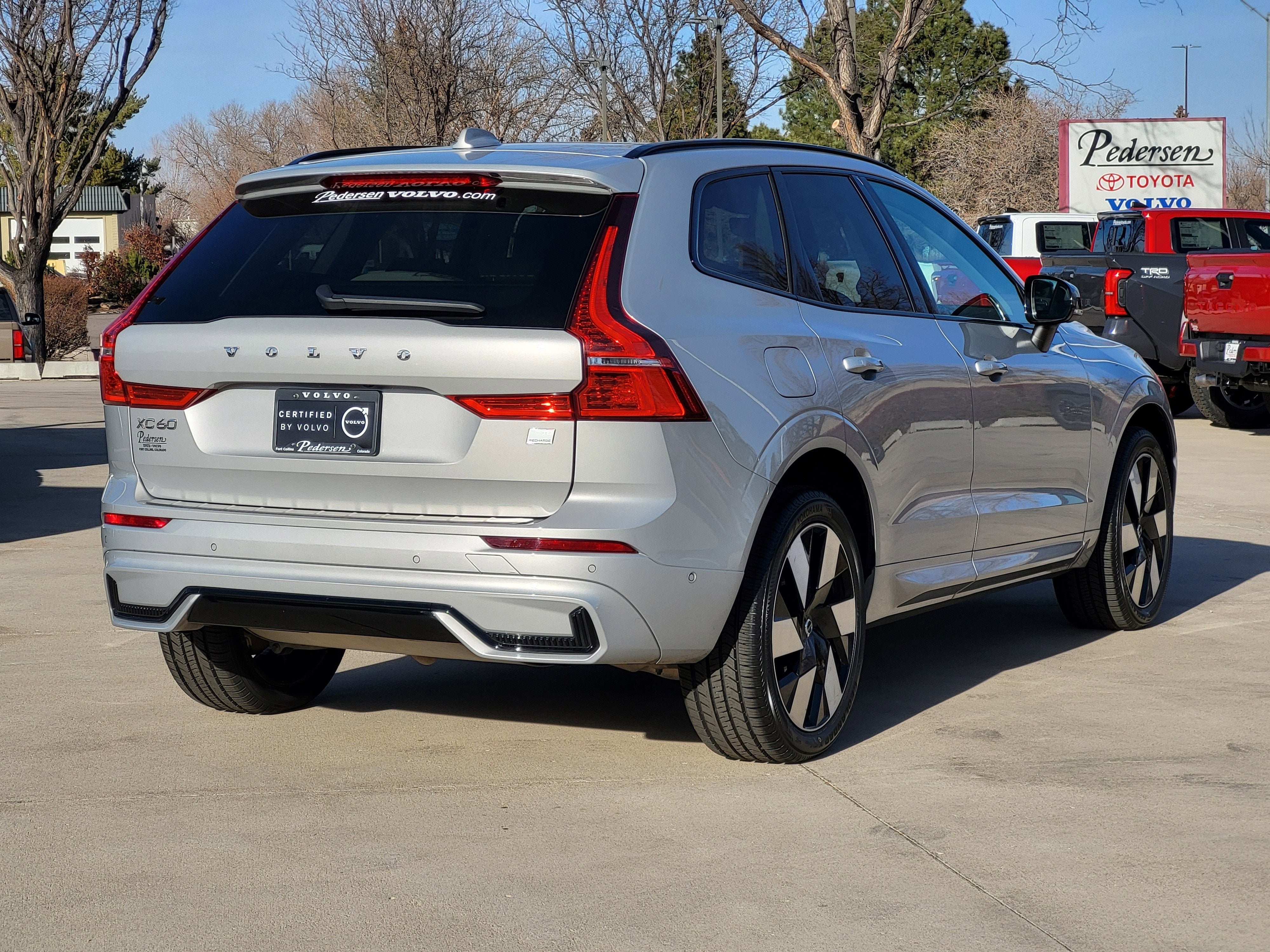 2024 Volvo XC60 Recharge Plug-In Hybrid T8 Plus Dark Theme