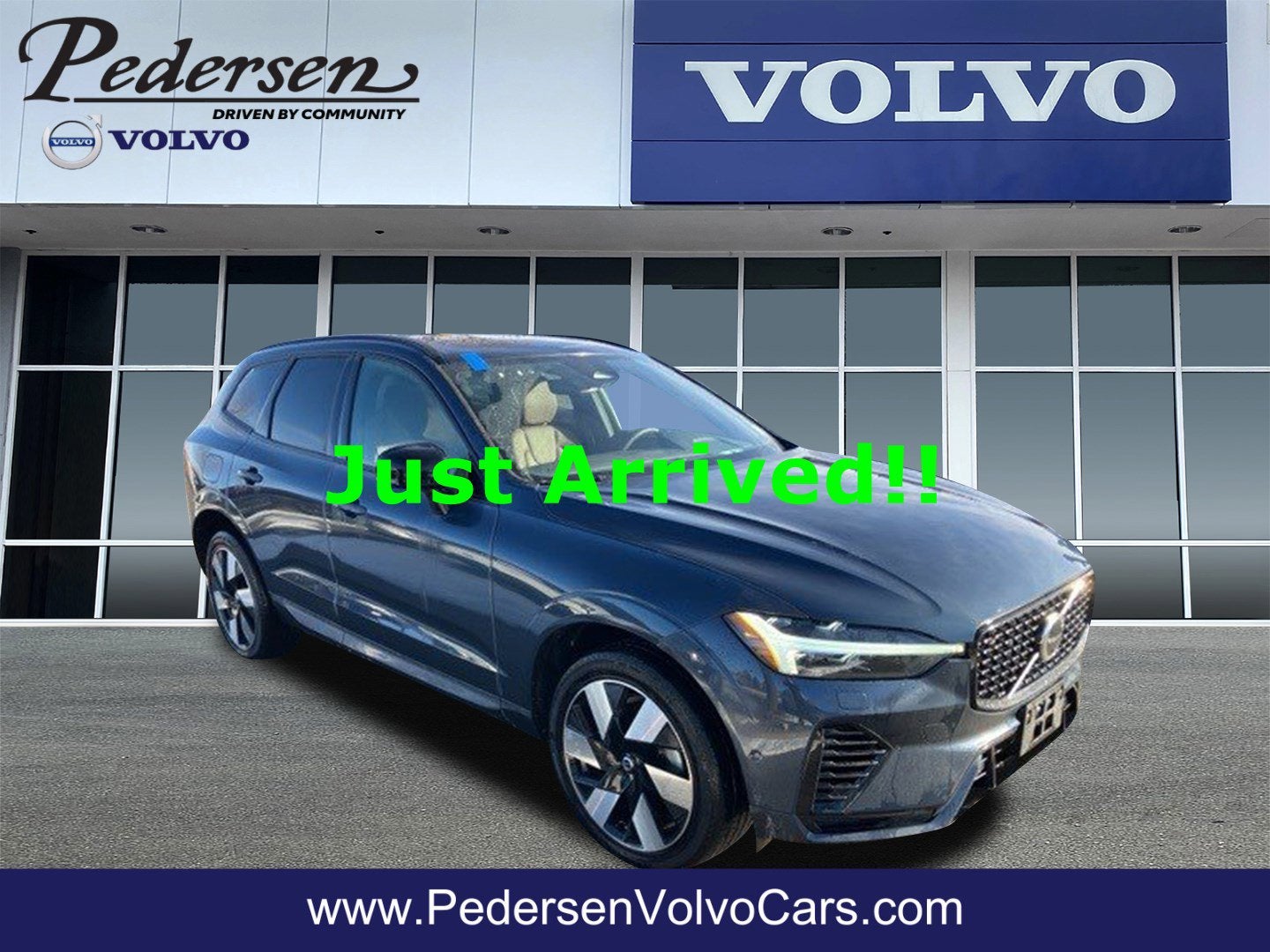 2024 Volvo XC60 Recharge Plug-In Hybrid T8 Plus Dark Theme