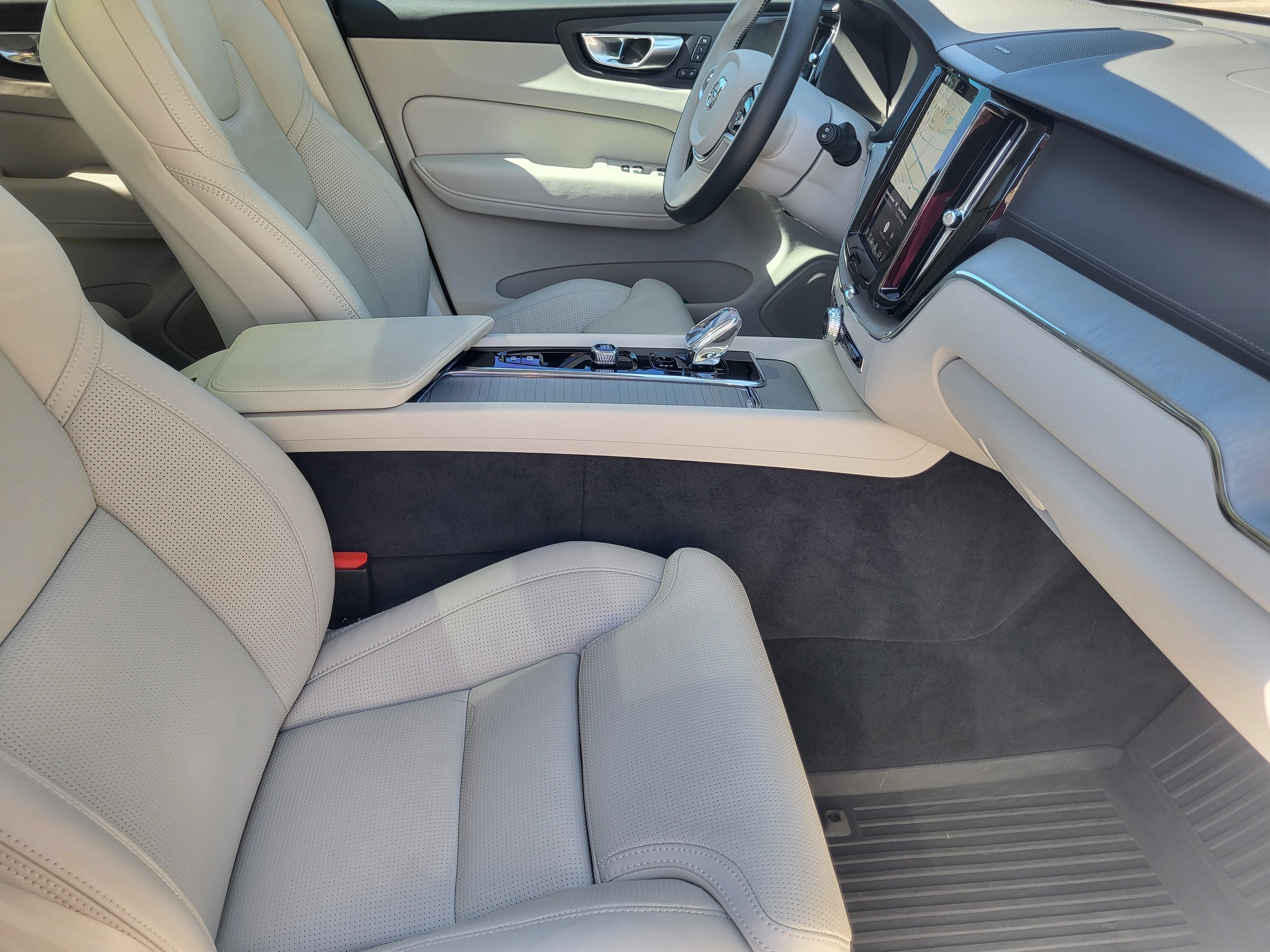 2024 Volvo XC60 Recharge Plug-In Hybrid Ultimate