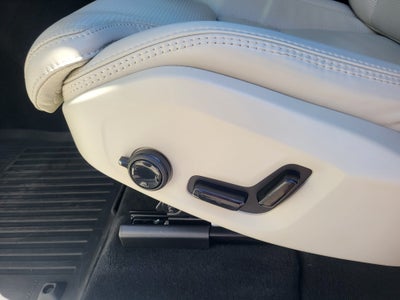 2024 Volvo XC60 Recharge Plug-In Hybrid Ultimate