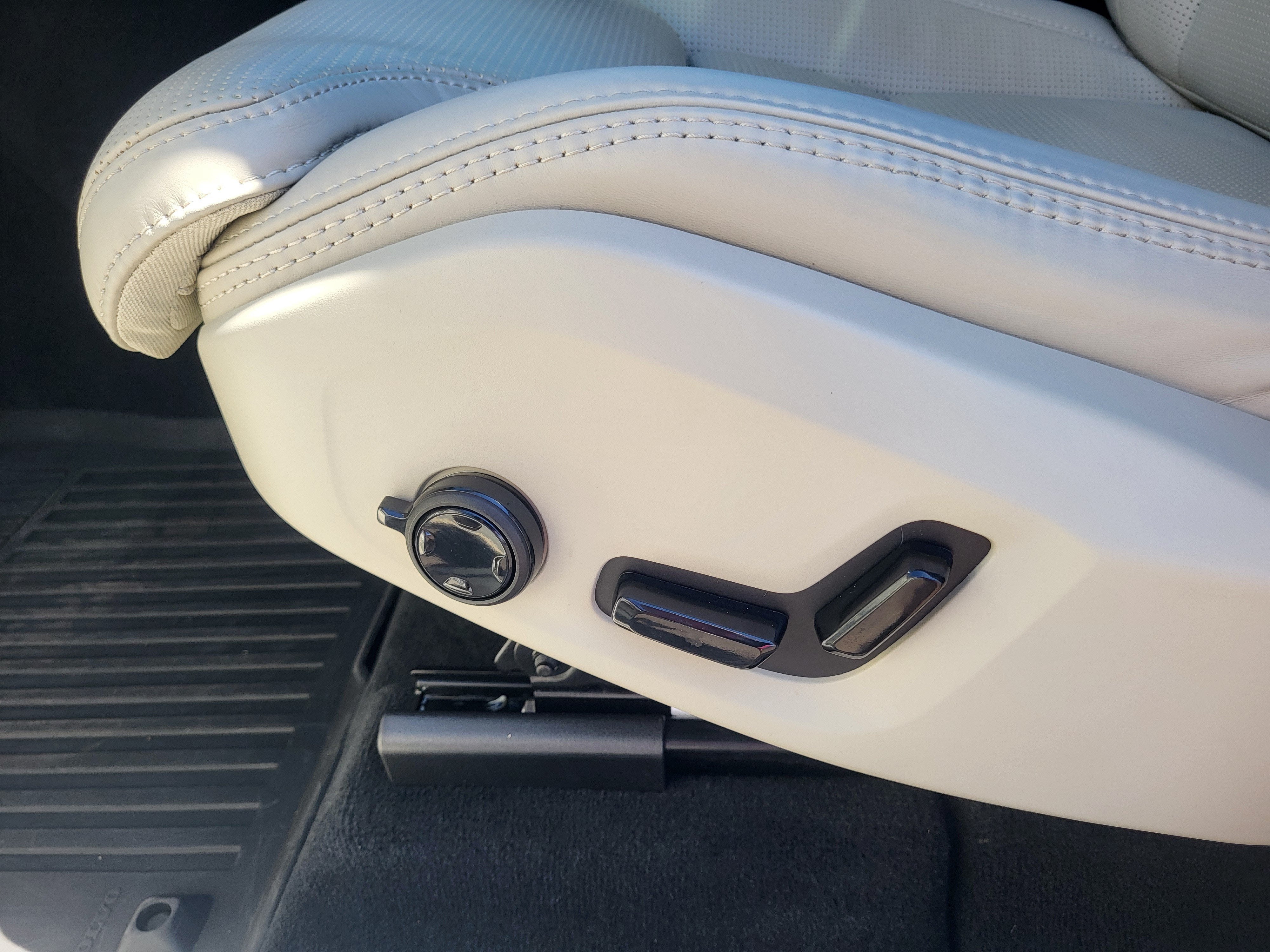 2024 Volvo XC60 Recharge Plug-In Hybrid Ultimate