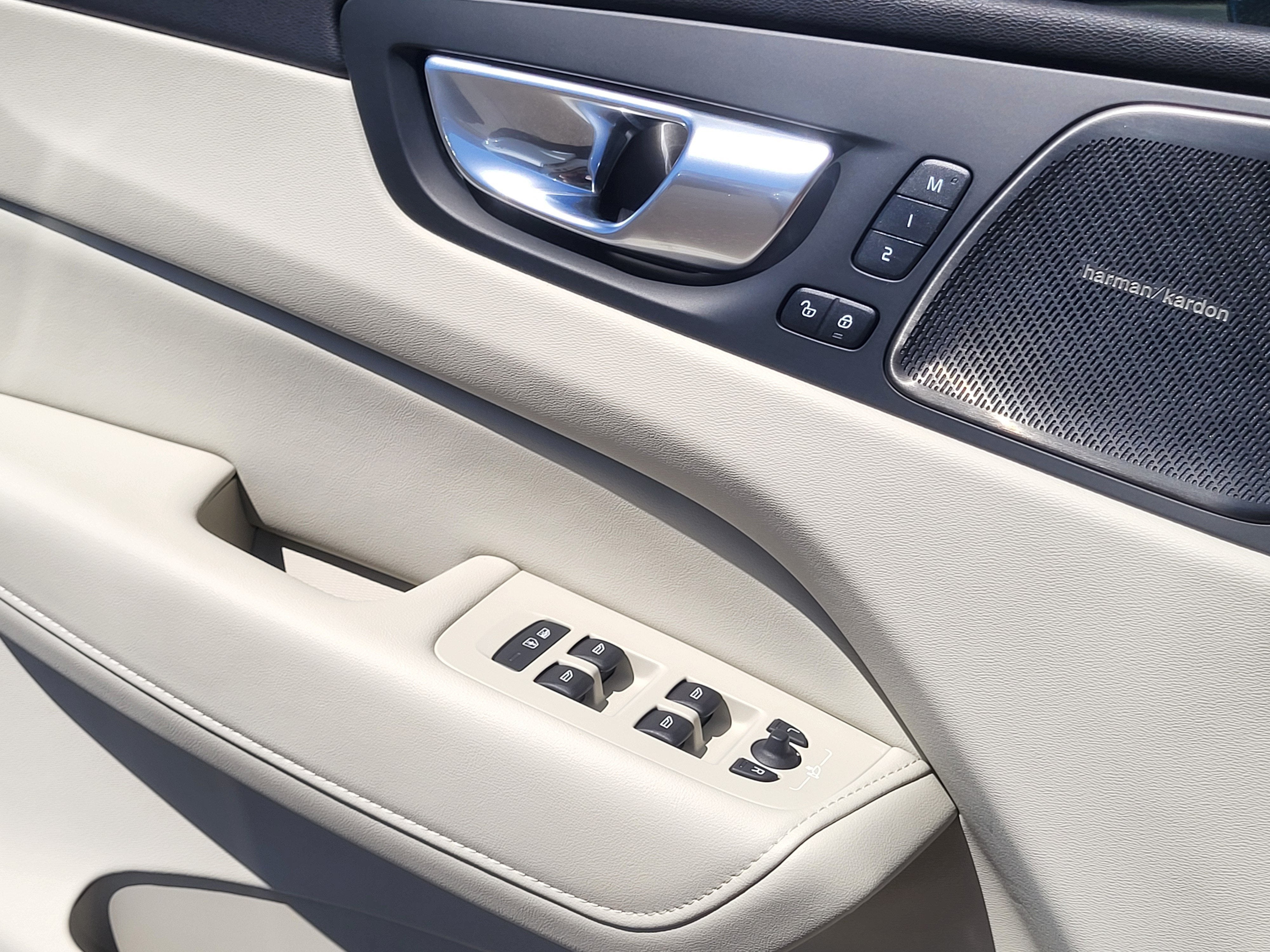 2024 Volvo XC60 Recharge Plug-In Hybrid Ultimate