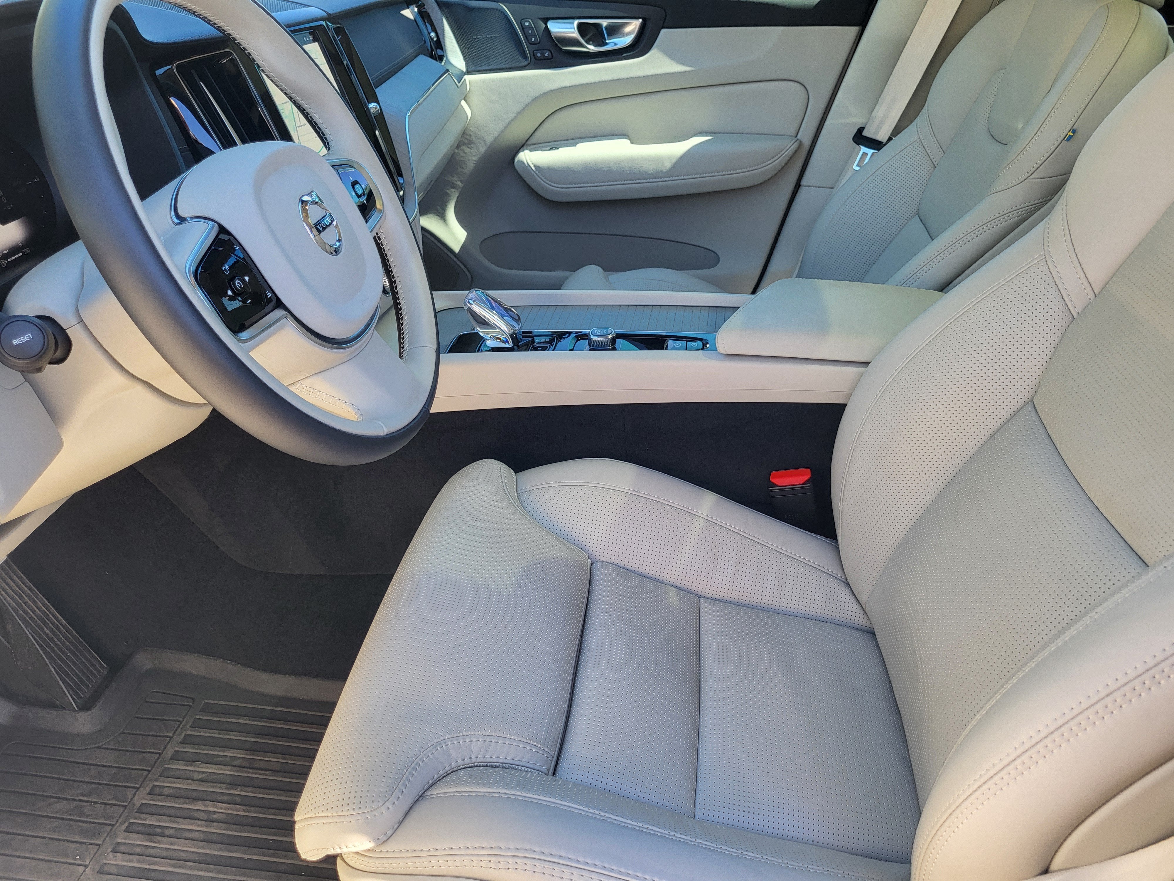 2024 Volvo XC60 Recharge Plug-In Hybrid Ultimate