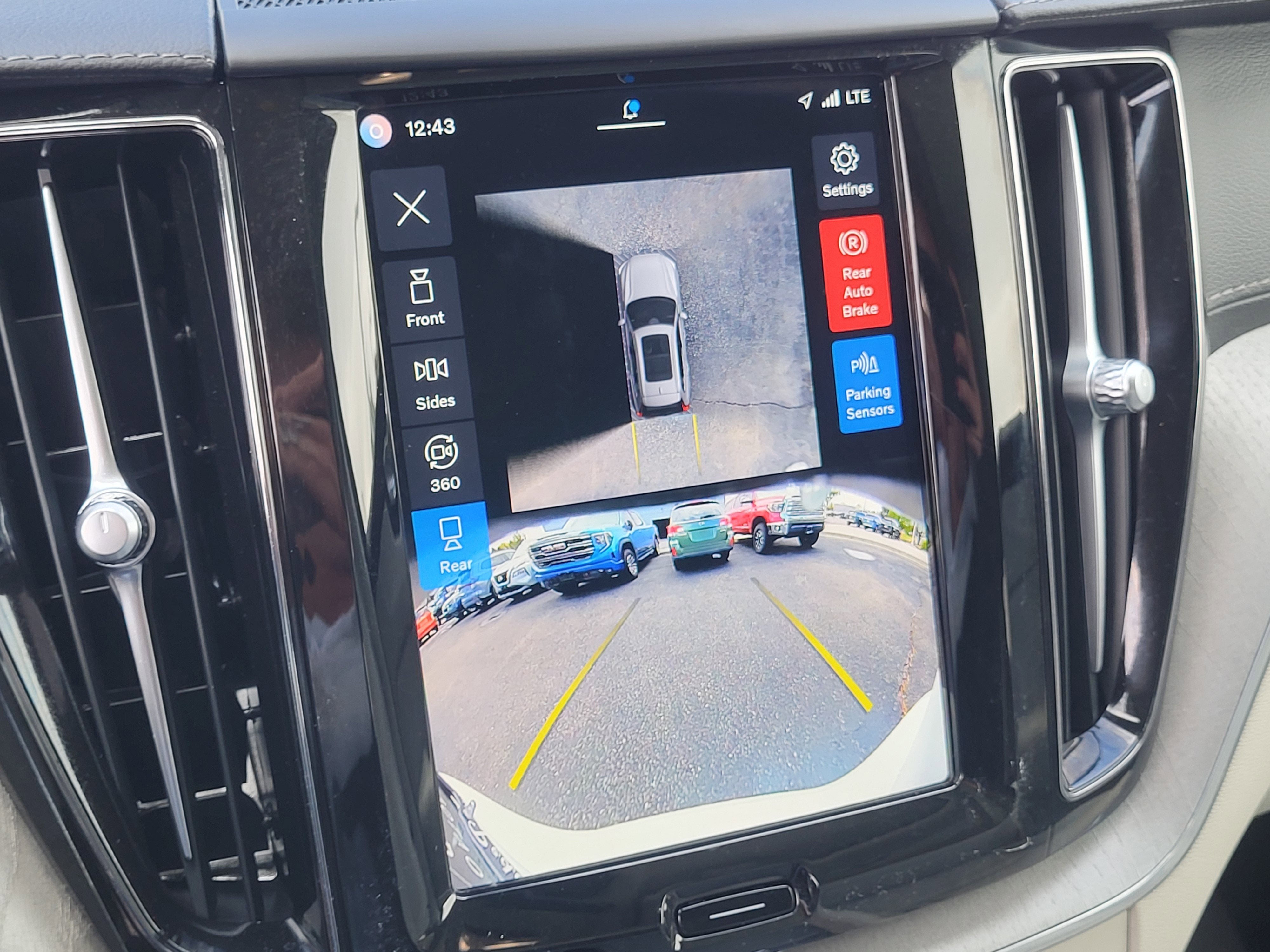 2024 Volvo XC60 Recharge Plug-In Hybrid Ultimate