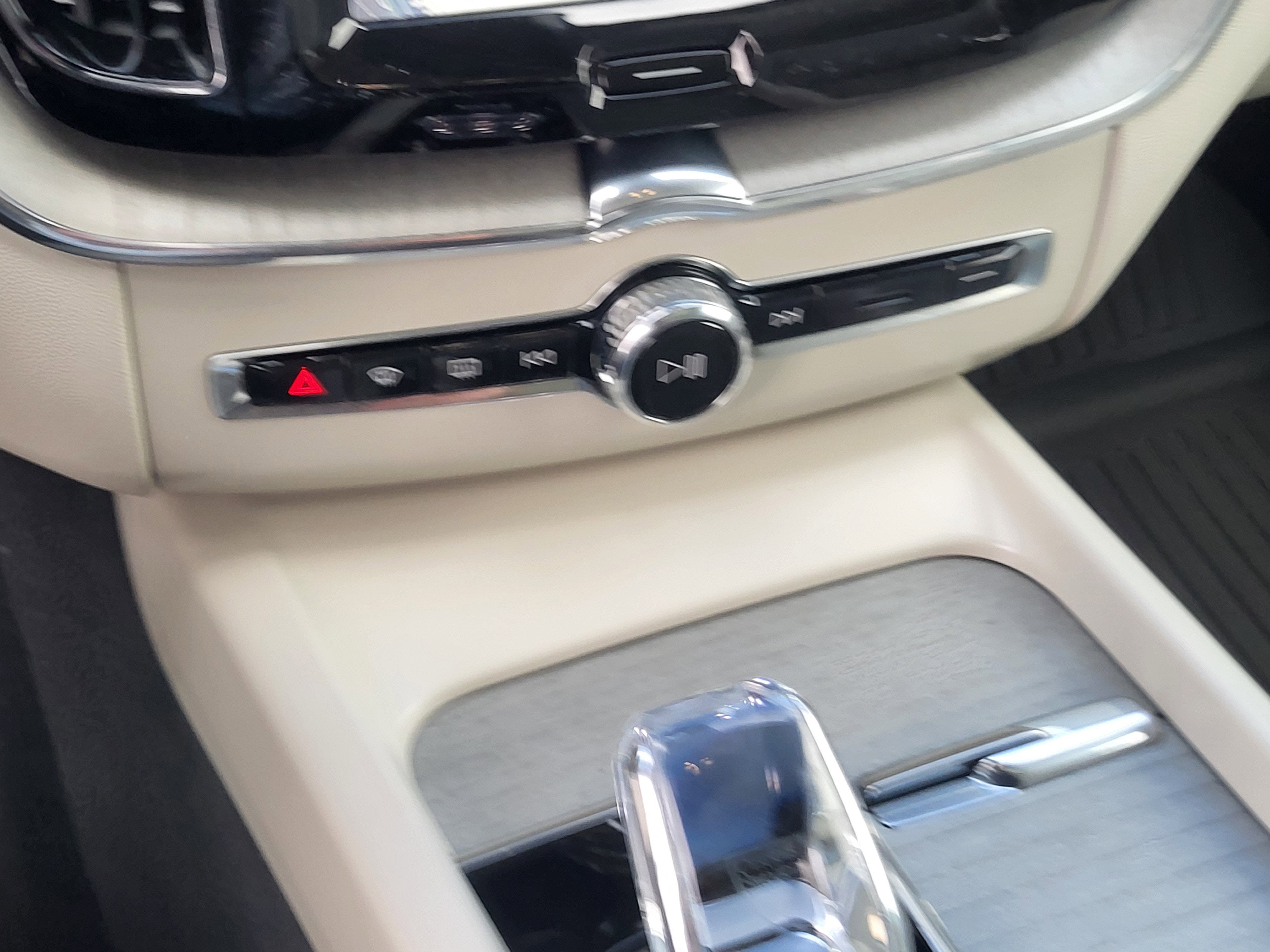 2024 Volvo XC60 Recharge Plug-In Hybrid Ultimate