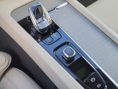 2024 Volvo XC60 Recharge Plug-In Hybrid Ultimate