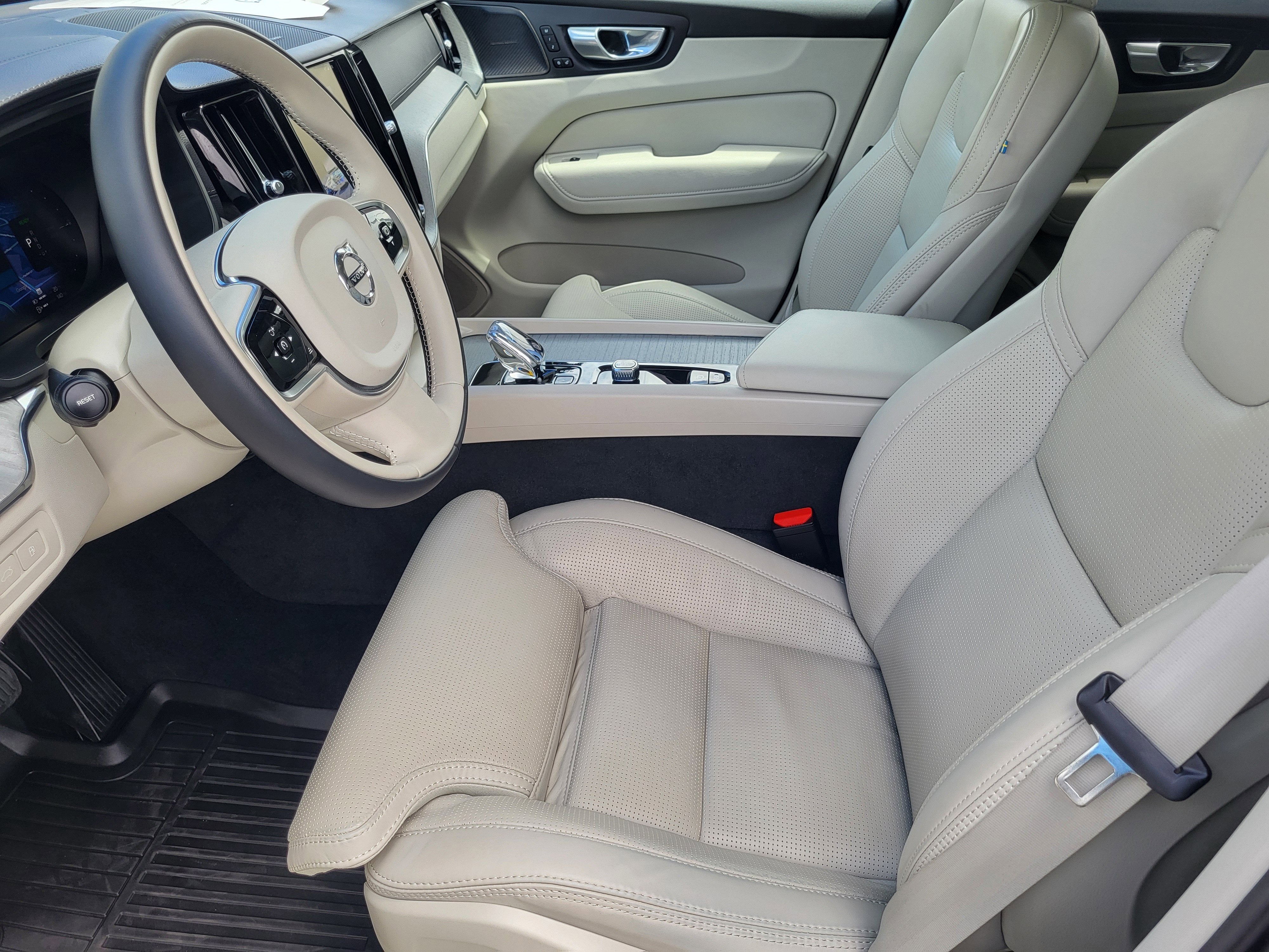 2024 Volvo XC60 Recharge Plug-In Hybrid Ultimate