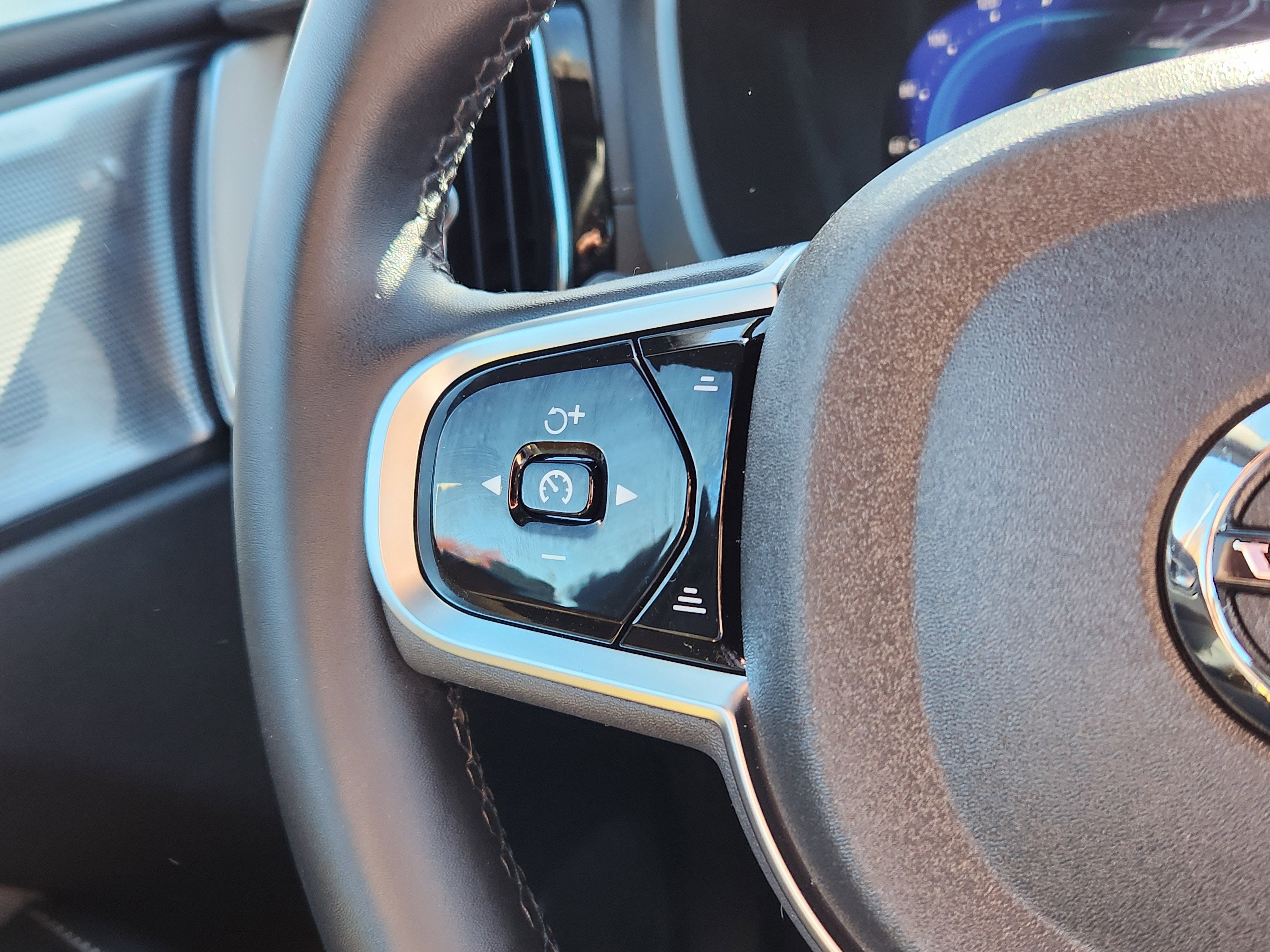 2025 Volvo XC60 Plug-In Hybrid T8 Polestar Engineered